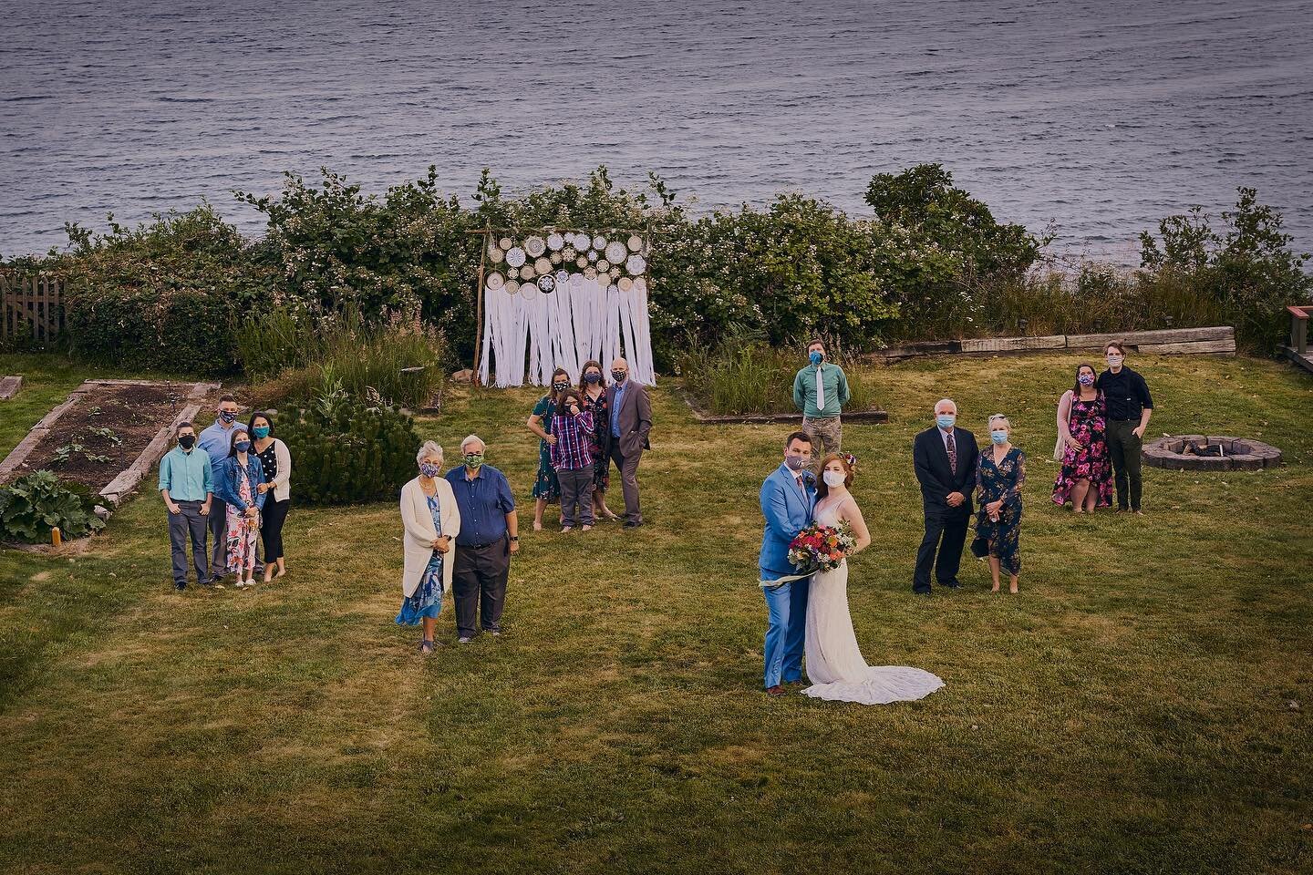 The #covid19 pandemic couldn&rsquo;t stop this beautiful waterfront - and socially distant - wedding shot by @lavenderbouquetphoto. We&rsquo;ll be looking at this dreamcatcher backdrop for ages!