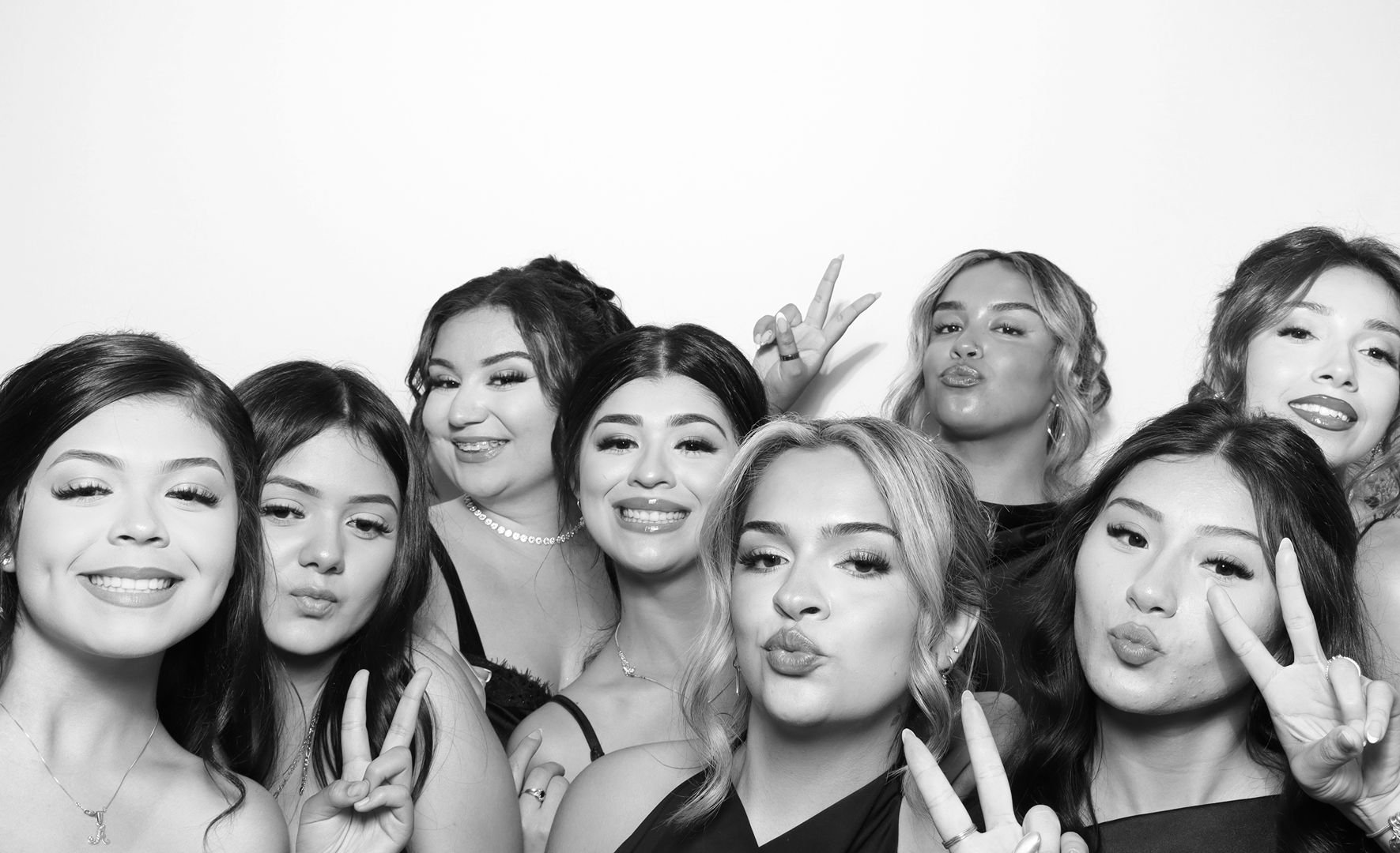 wedding-party-glam-photobooth-portland.jpg