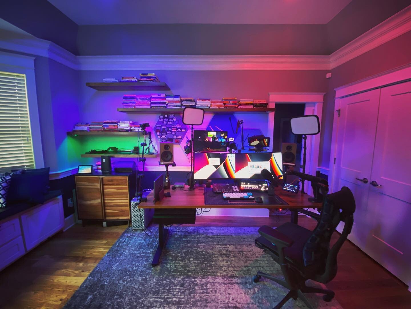 This is why we LOVE what we do! ❤️❤️❤️ Starting your day off bright and early at a client&rsquo;s home is always a treat, especially with such an elaborate and purposeful setup! 🌈 Happy hump day everyone 🤓
#rgbled #pcgamingsetup #applesilicon #macb
