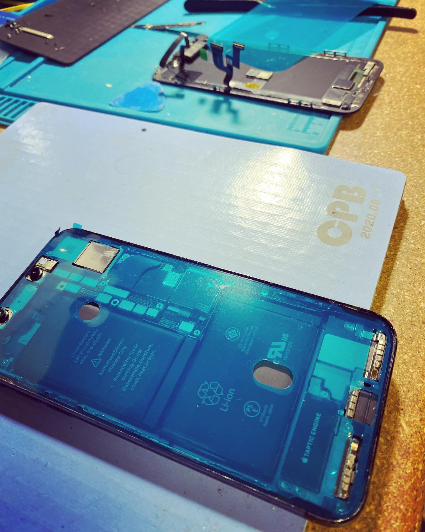 Ending off the week strong 💪🏾 with an iPhone repair! Have a great weekend everyone! 

PS. Our shop will be closed all day Monday(working a large on-site job). We&rsquo;ll be open again on Tuesday morning at 10am 🤓