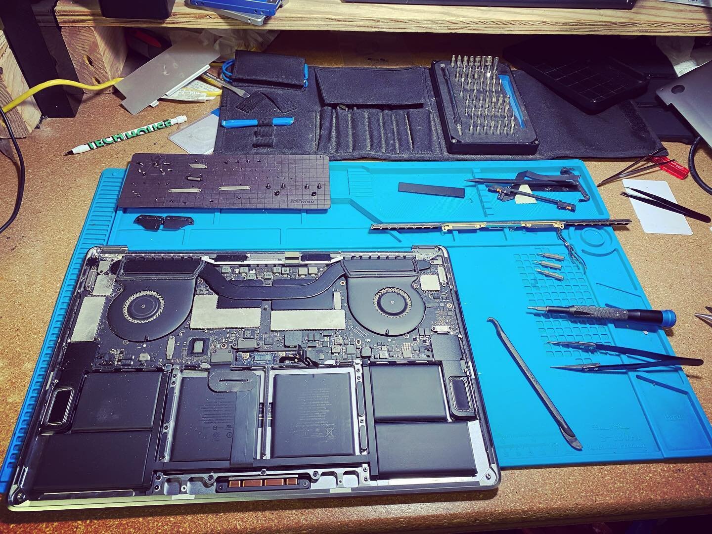 All in a days work. Happy Friday everyone! Tech House wanting to wish everyone a fun and safe weekend 🤓🌞
&mdash;&mdash;&mdash;&gt; swipe to see how we keep all our tiny screws organized while working on computers!
#macrepair #downtownavl #bestofwnc