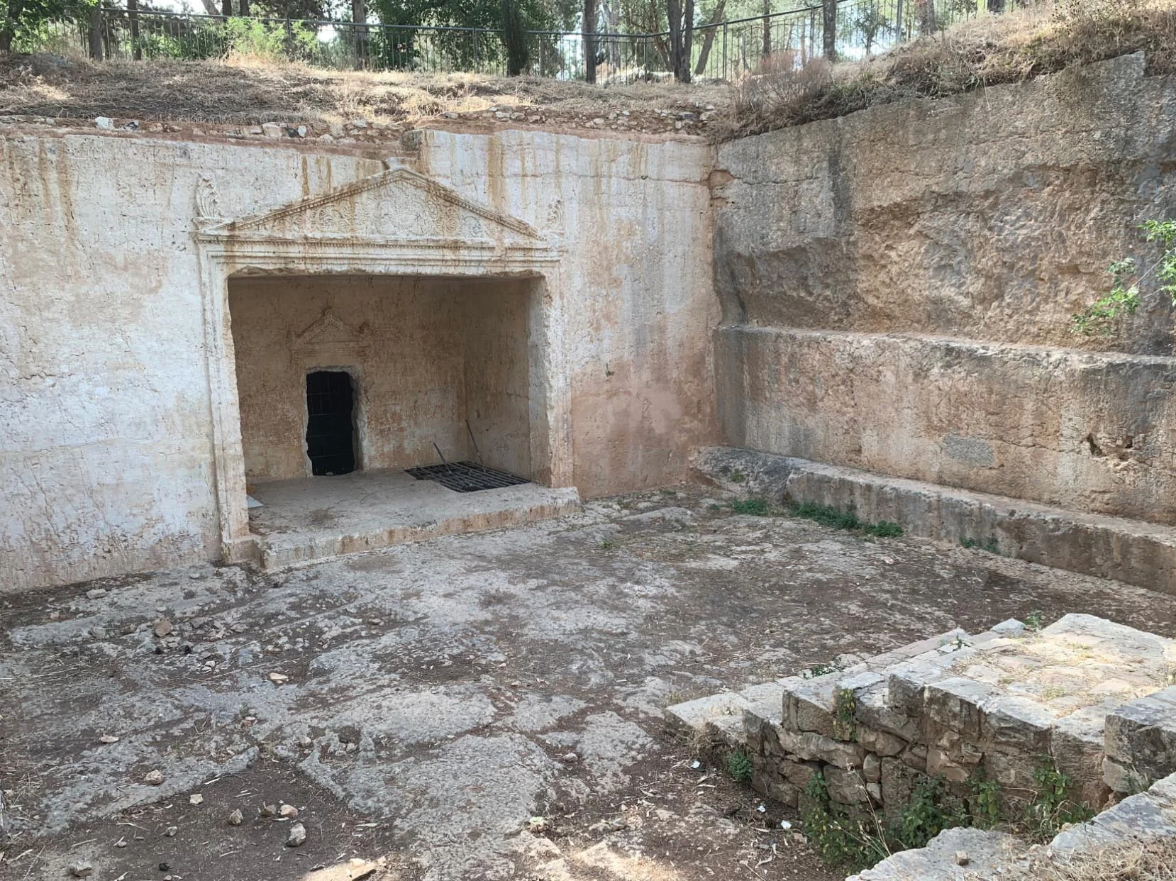 Tomb.jpg