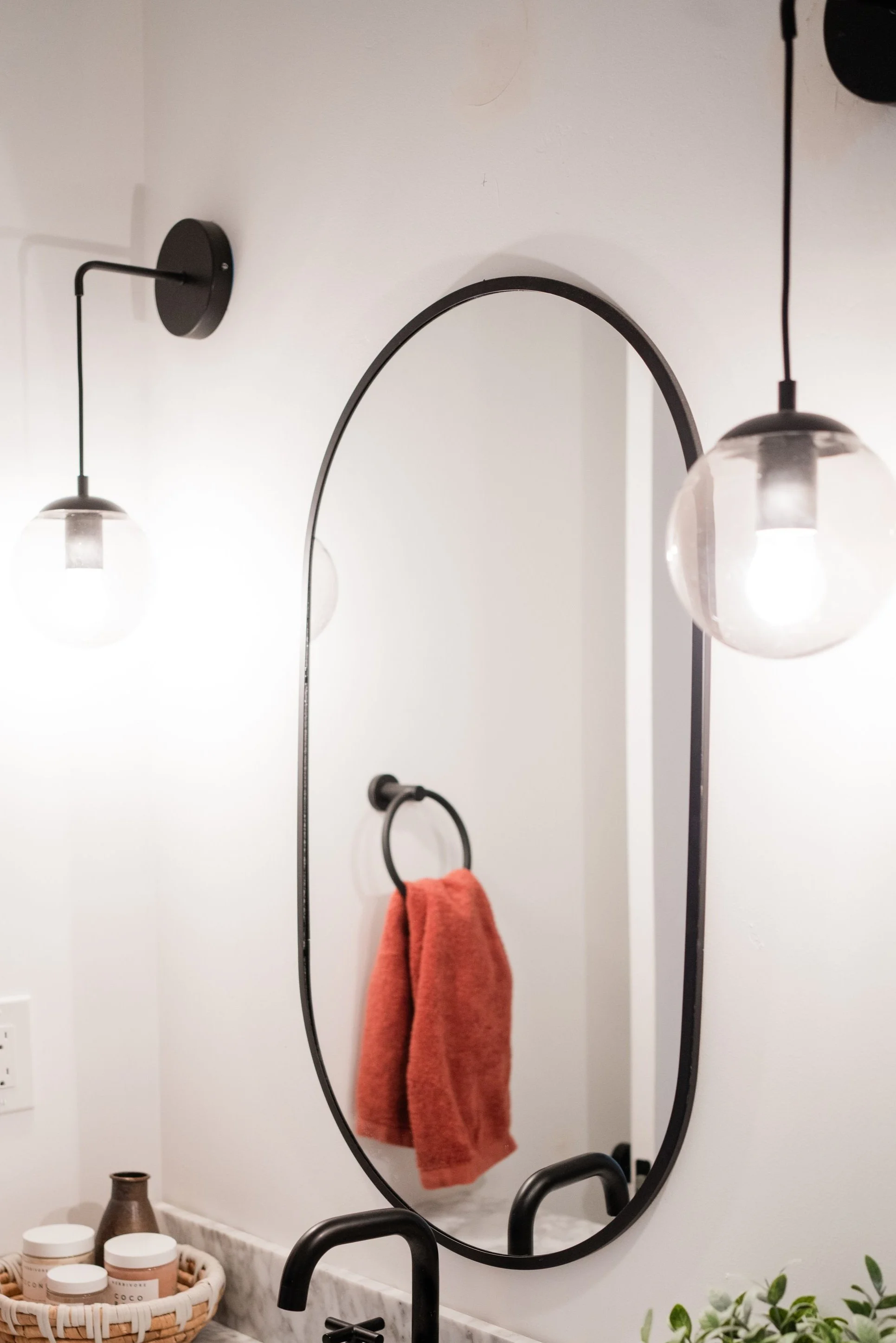 BLACK WALL SCONCE
