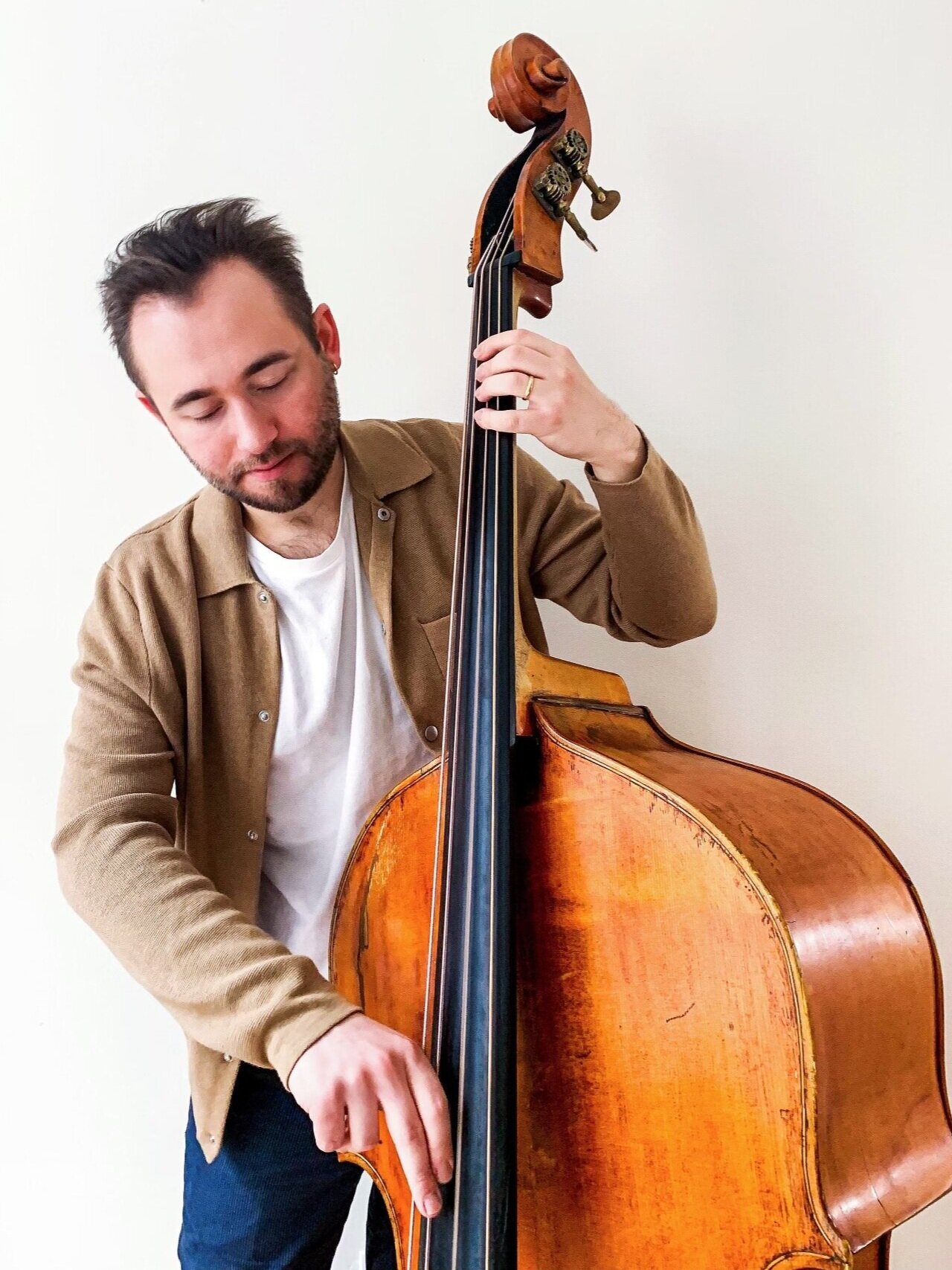 Mark Lewandowski, bass