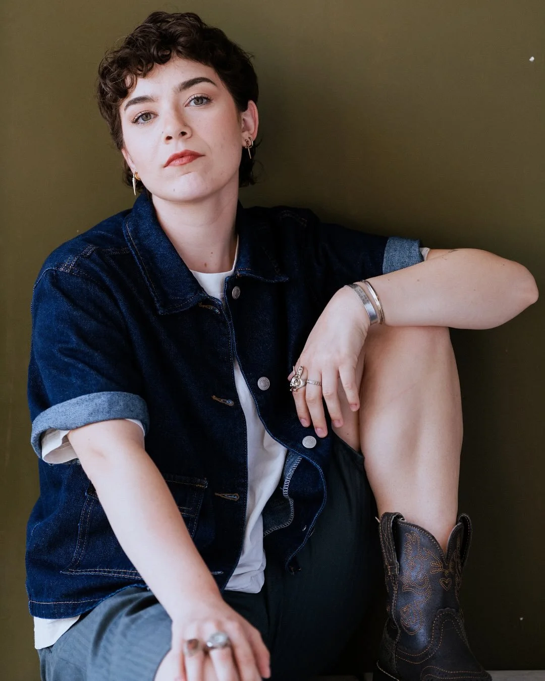 yall need someone to be a queer coded villain or 

📷 @miaisabellaphotography 
✂️ @hair.byjp 
moral support by @paijay_