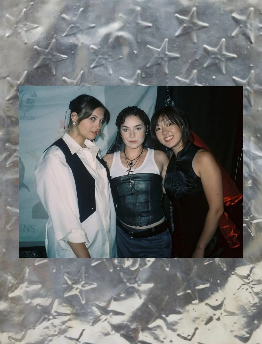 Last weekend I had the priiiiiiide and pleasure of viewing the premiere of @sapphicstarfilms 𝘍𝘰𝘳𝘦𝘷𝘦𝘳 𝘏𝘰𝘭𝘥 𝘠𝘰𝘶𝘳 𝘗𝘦𝘢𝘤𝘦 🕊️ 

Seeing myself on screen is always slightly terrifying but I got over it real quick after fab performances b