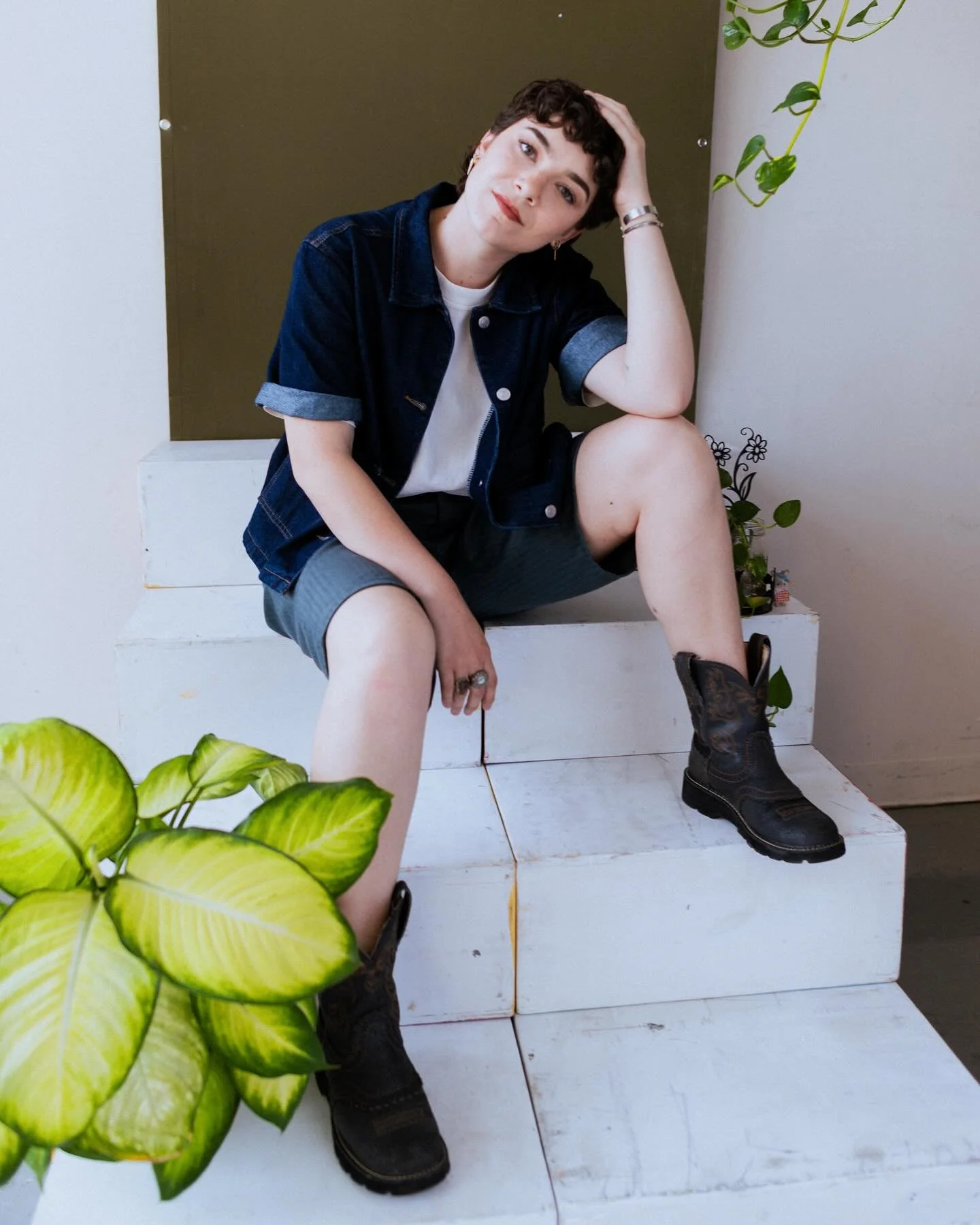 me pretending like i&rsquo;ve ever not killed a plant 🌱 

📷 can&rsquo;t sing @miaisabellaphotography praises enough ! what a fantastic artist &mdash; gay people run to them quick !

💭cast me but if you say jagged little pill you&rsquo;re out chall