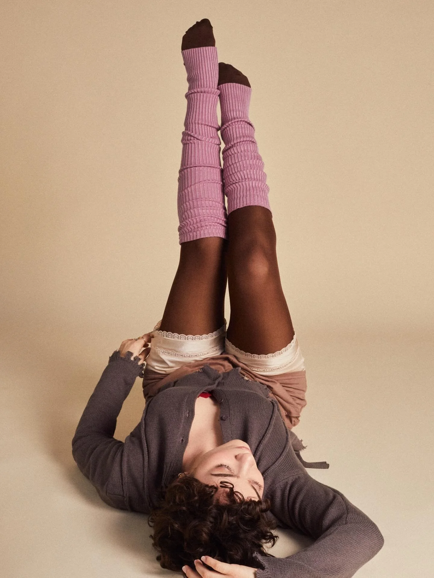 perpetually sleepy

📷 @merimonhart 
HMU @sarahhhhhart 
Styling @kersplatski