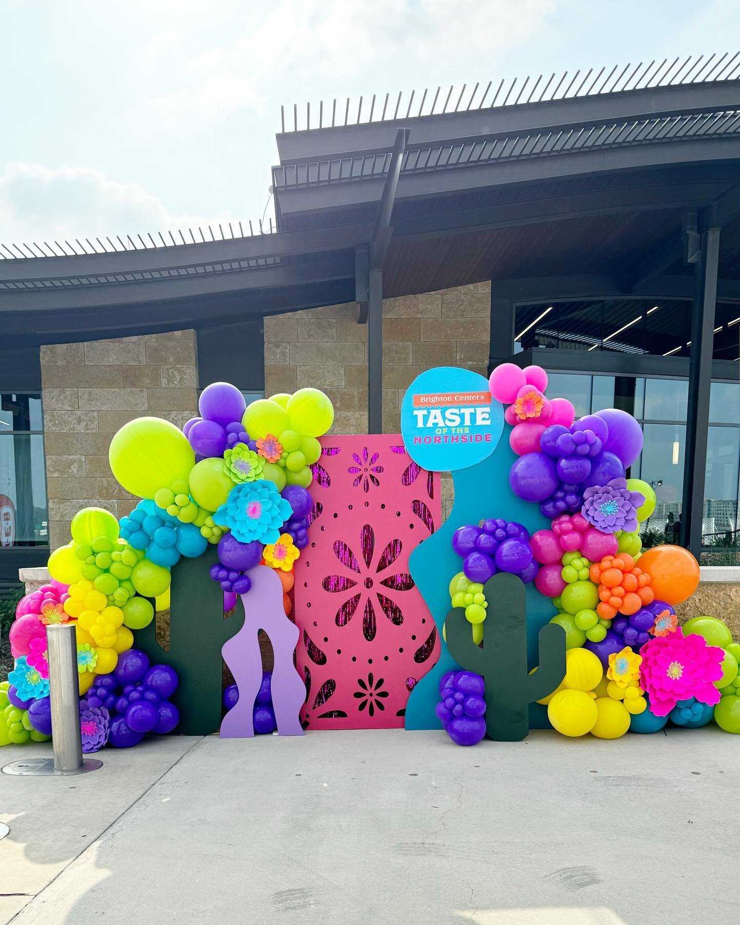 🌵Fiesta Forever🌵

Sorry not sorry, we are obsessed with how this entire party came out and how all the backdrops just brought this fiesta photo opp to life 🪅 more to come!!

#fiesta2024 #fiestasanantonio #sanantonioballoons