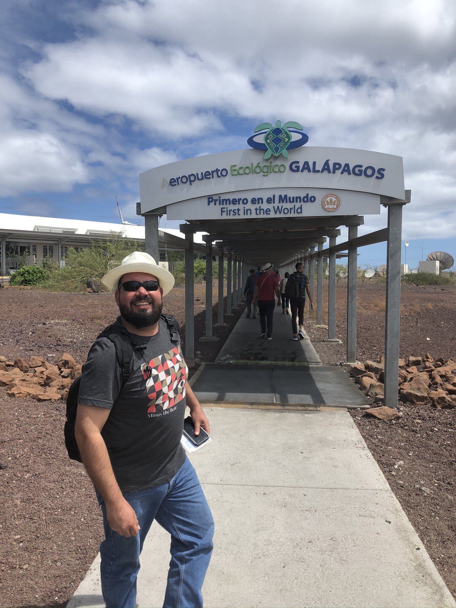 galapagos-airport.JPG
