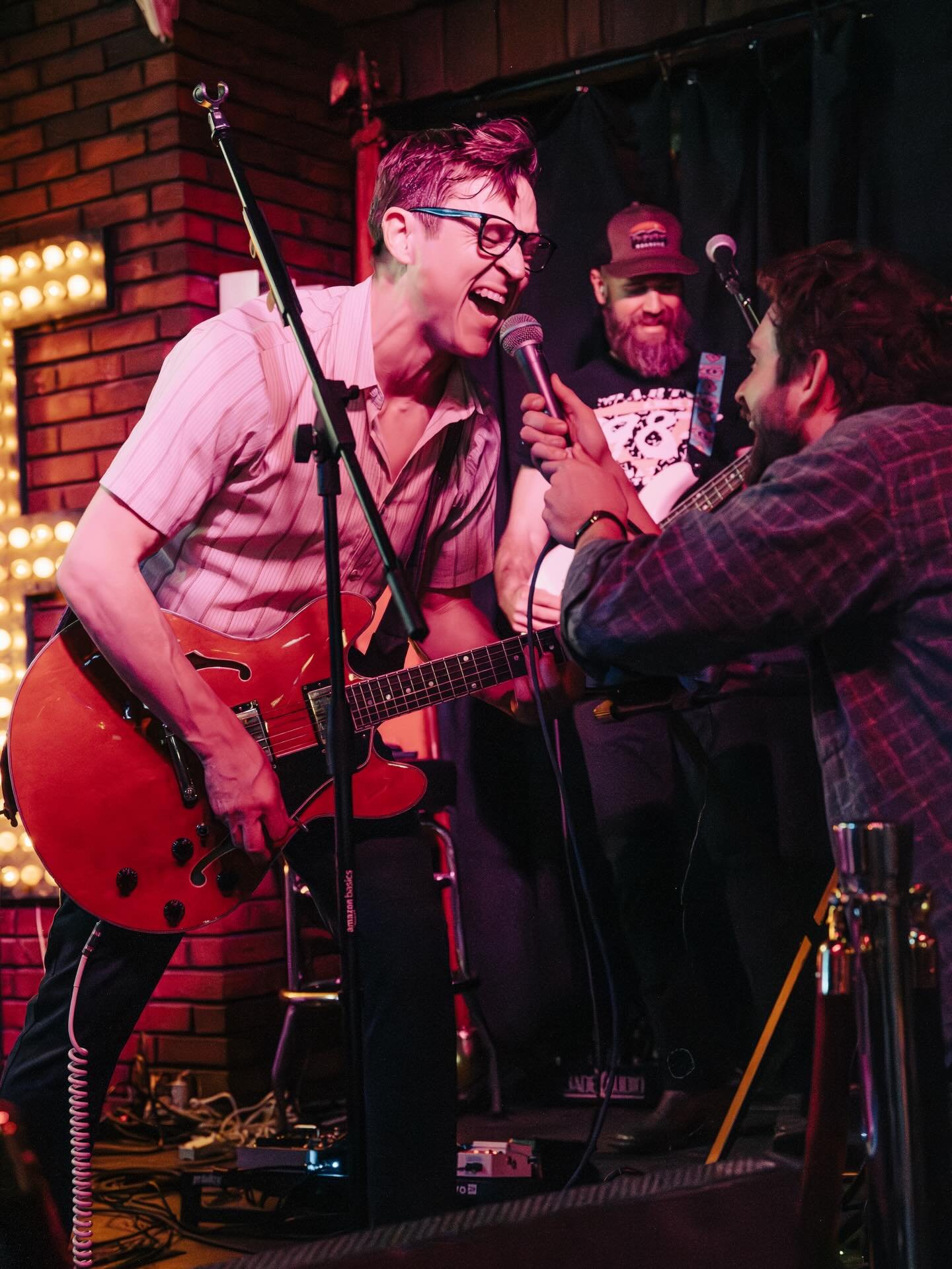 I had an awesome time shooting @egvines at @theunderdognashville on assignment for @souled_outside! These folks are running a Thursday night residency throughout the month of March &mdash; slide on over and rock with &lsquo;em! 
*
*
*
#nashvillephoto
