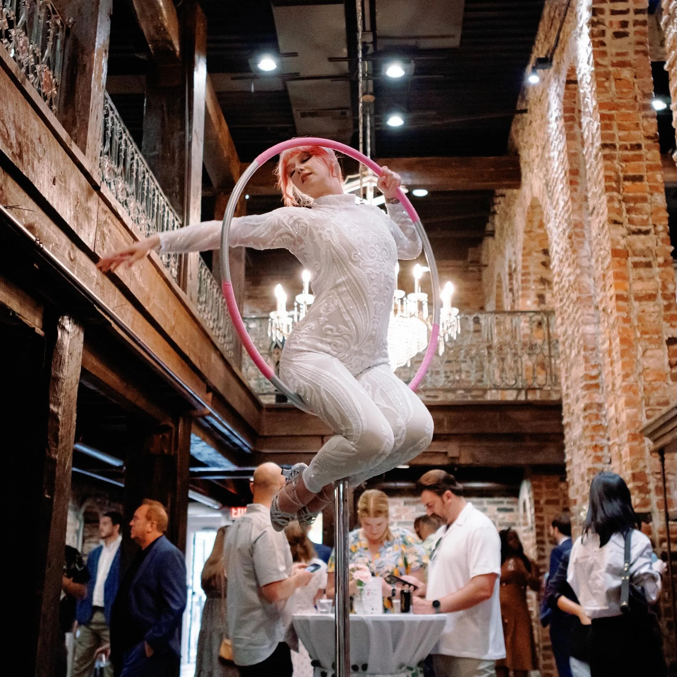 It&rsquo;s so rare that I get photos from a gig that when I finally get a good one, it&rsquo;s going straight on the permanent feed lol. Go see @suspendedgravitycircus at this year&rsquo;s @abc_nashville Arts Immersion event this Thursday! 🐇
*
*
*
#