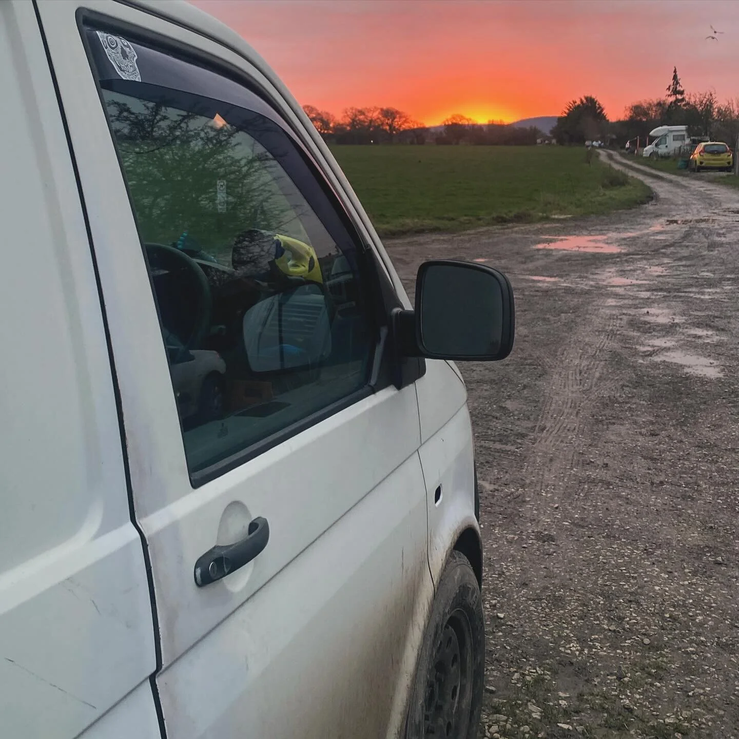 Take me back to yesterday when the Sun was trying to make an appearance and we were off to the forest for biking and running adventures&hellip;. The rains back but it&rsquo;s not gonna dampen our mood!!! Happy Sunday everyone xxx
#sunrise #T5 #advent
