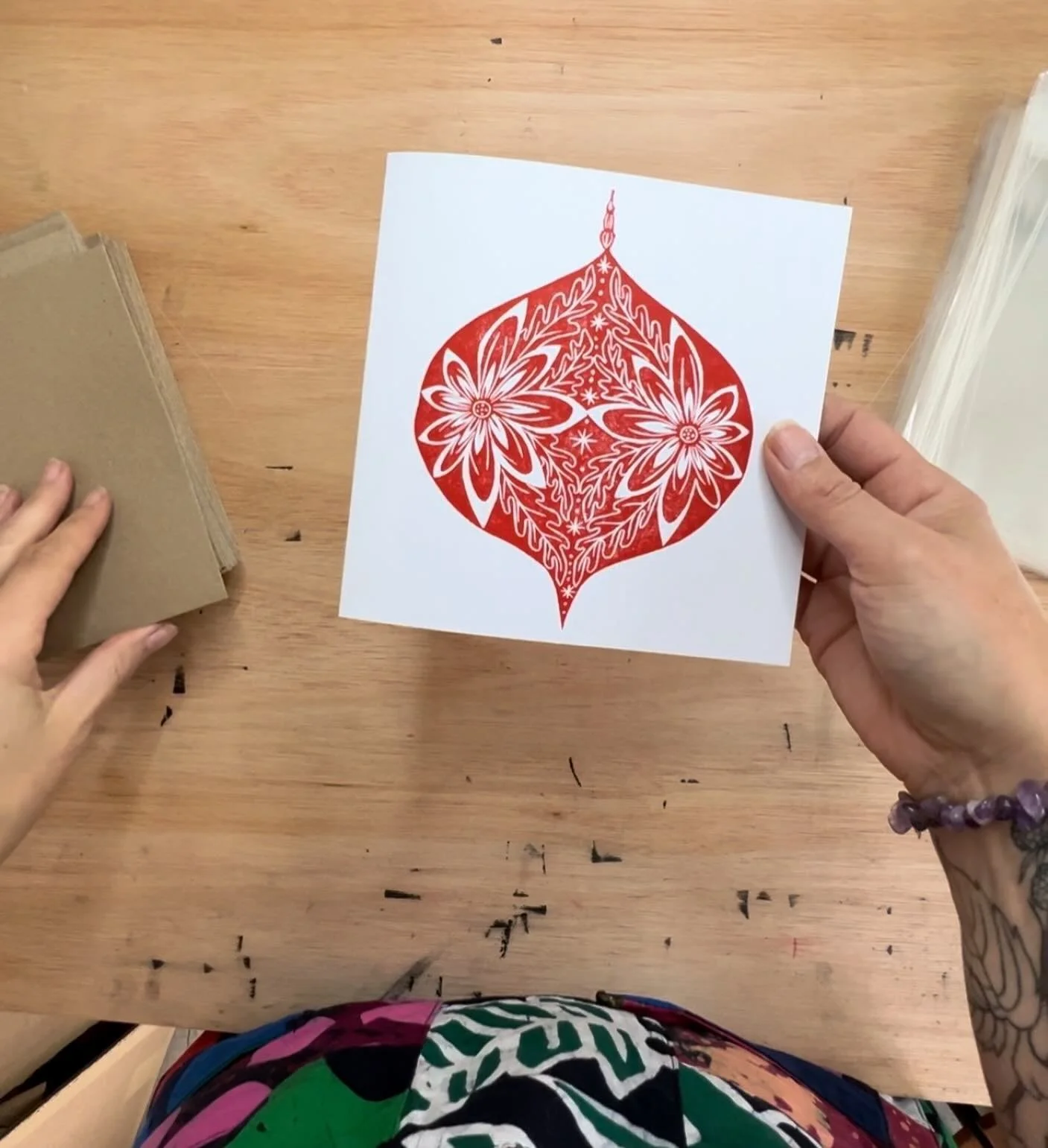 Bauble Christmas  cards all dried and ready to be put in Santas sledge for shipment.🎅🏻🛷

Think printing in red is one of my faves. But then I&rsquo;ll change my mind this weekend, as I start printing in gold for the Christmas Star🌟.

Hope you&rsq