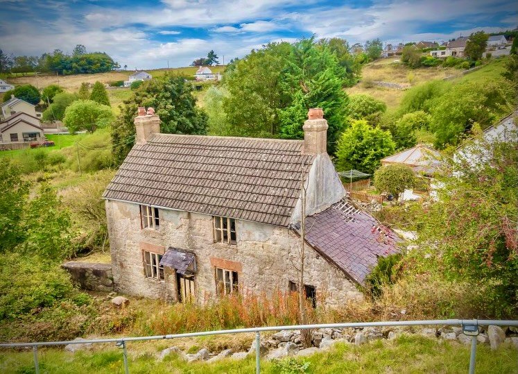 And so the new chapter begins&hellip;.. we are about to embark on the renovation of this small but perfectly formed, Welsh forever home. Welcome to Rose Cottage/Bwthyn y Rhosyn