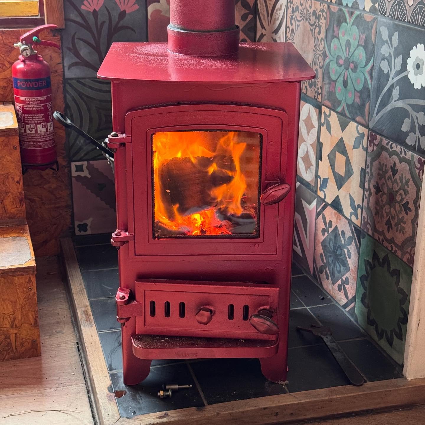 It&rsquo;s not just the van that&rsquo;s getting the attention&hellip;. Shells tiles are a beautiful backdrop to the freshly painted stove, and we&rsquo;ve passed our Boat Safety!!!!!&hellip; it&rsquo;s been a full on week!!!!!