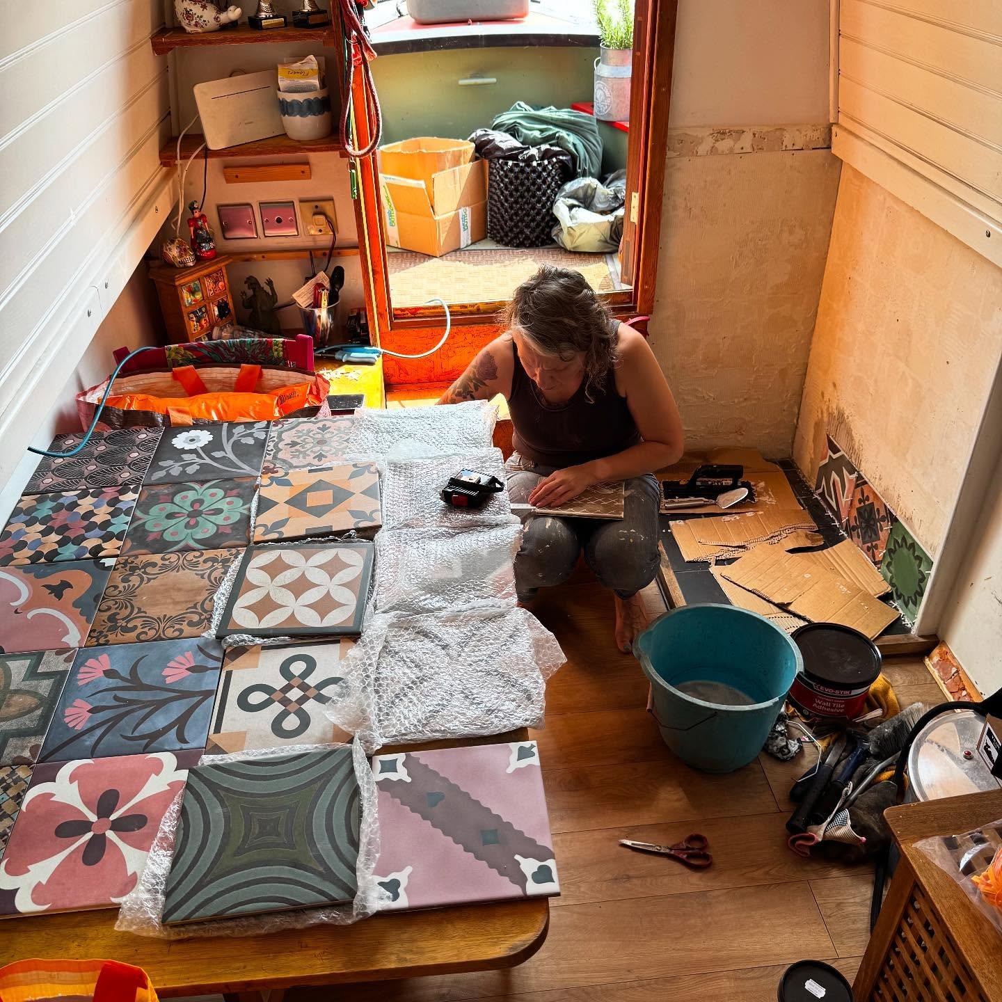 Very proud husband here, amongst the myriad of plates weve got spinning at the moment, this Monkey says she&rsquo;s gonna get on with re-tiling the stove surround. Never done it before, but just getting on with it. And to be perfectly honest it will 