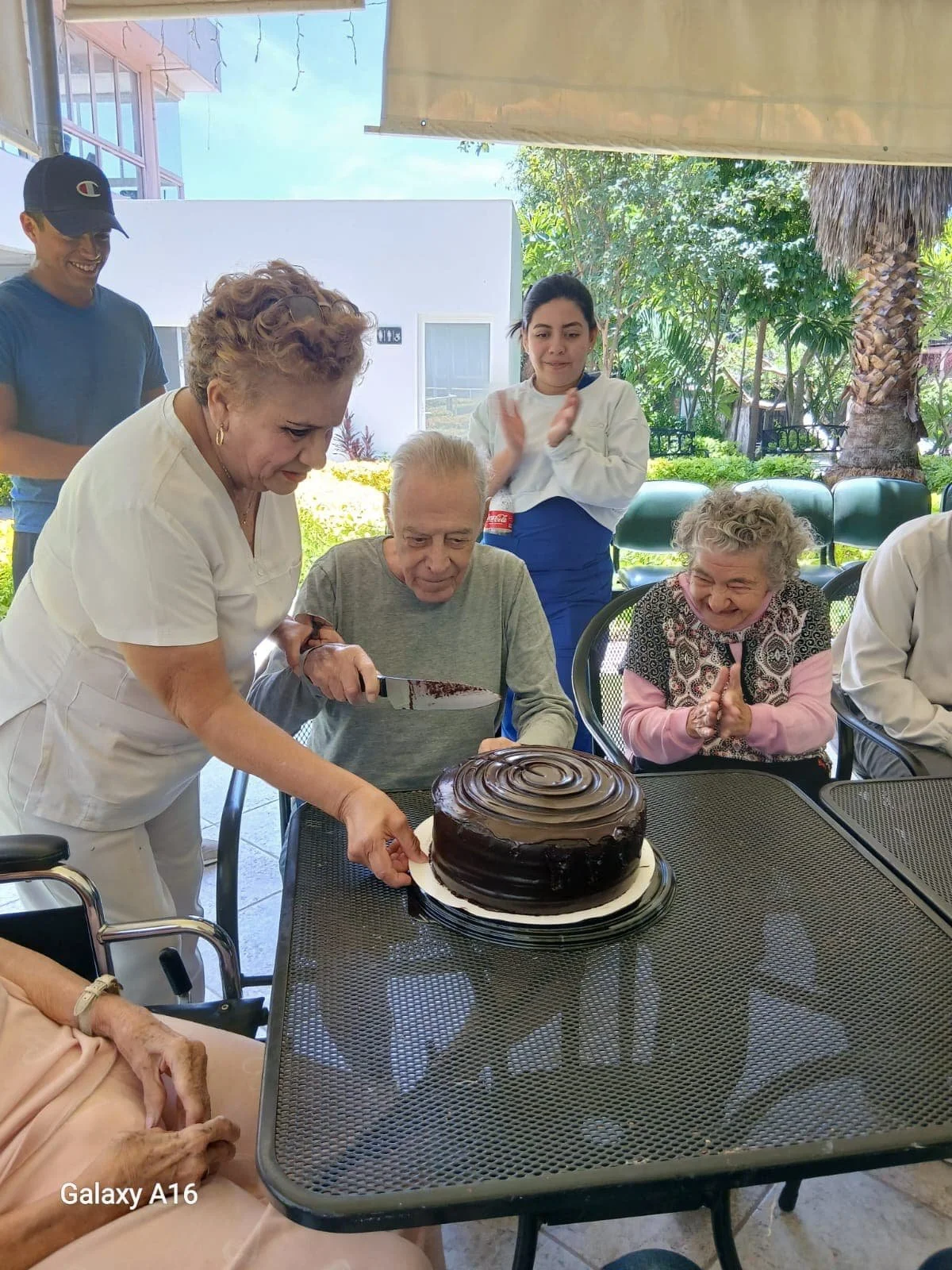 Qué es una residencia permanente para adultos mayores (y qué no)