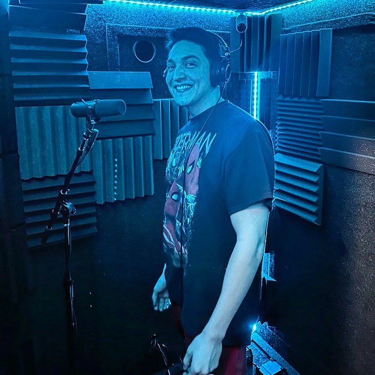 @raycrey about to drop some bars! Or maybe do an intro to @royjuarezjr audiobook 📖, either way great having you guys in the booth! Audiobook for Homeless By Choice out soon!