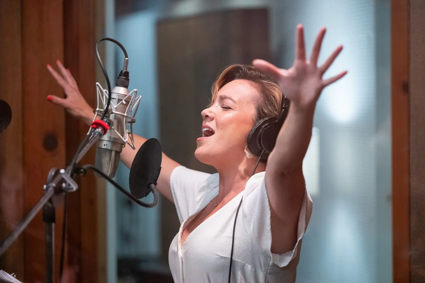 Kara Lindsay
Mom
Newsies (Katherine); Wicked (Glinda); Beautiful: The Carole King Musical