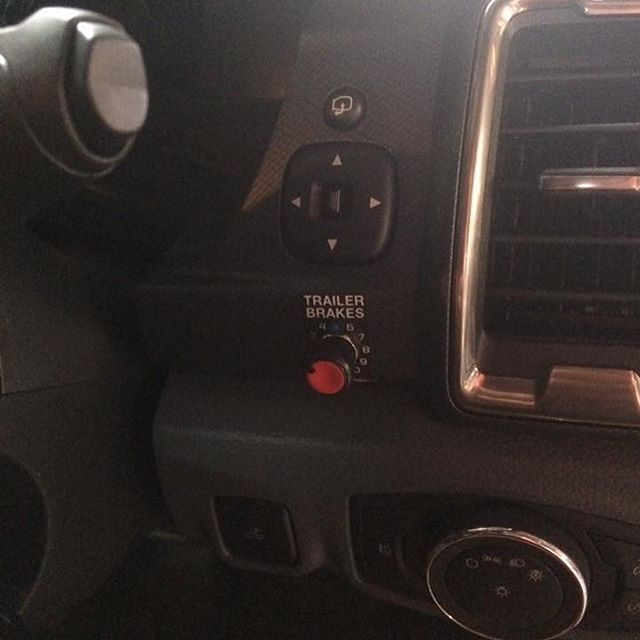 Electrics brake installs #autoelectrical #electricbrakes