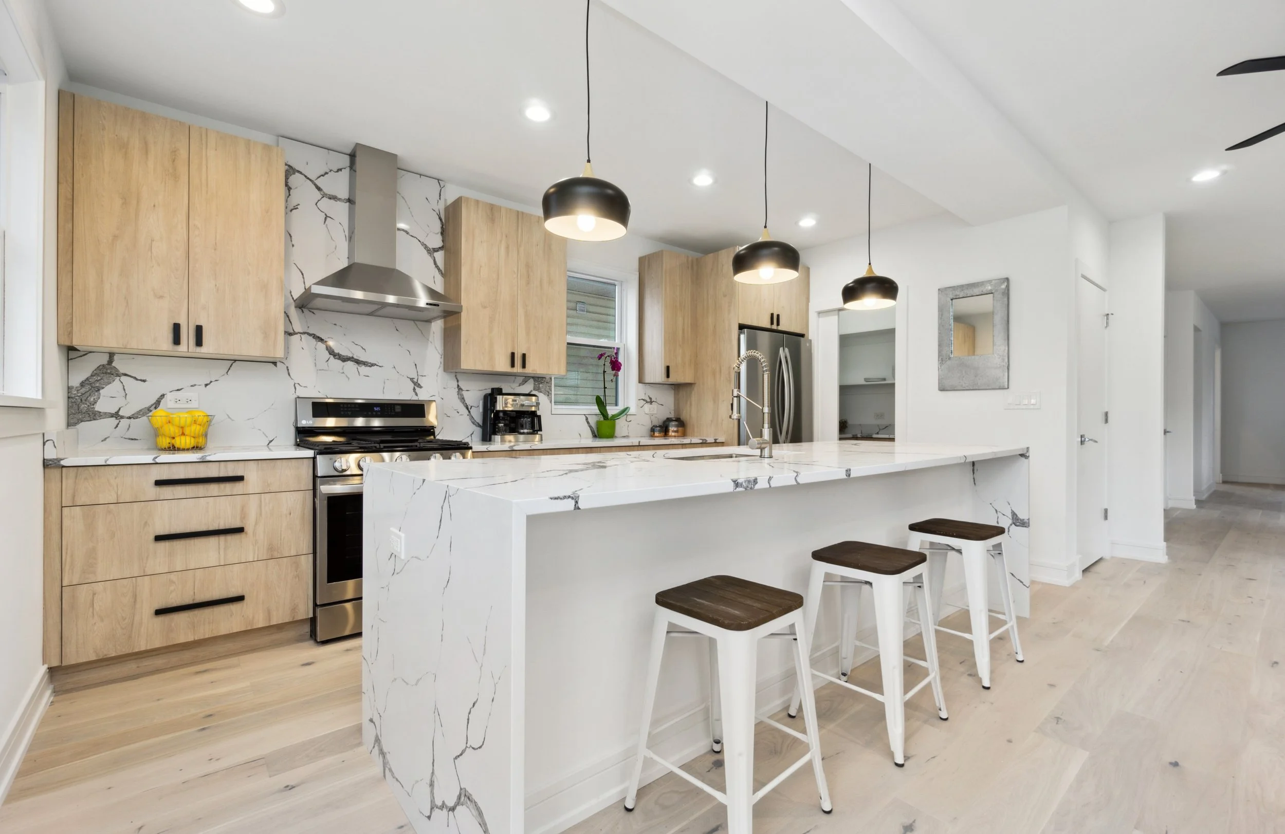 10_4722WestBellePlaineAve_2023_HiRes_crop.jpg