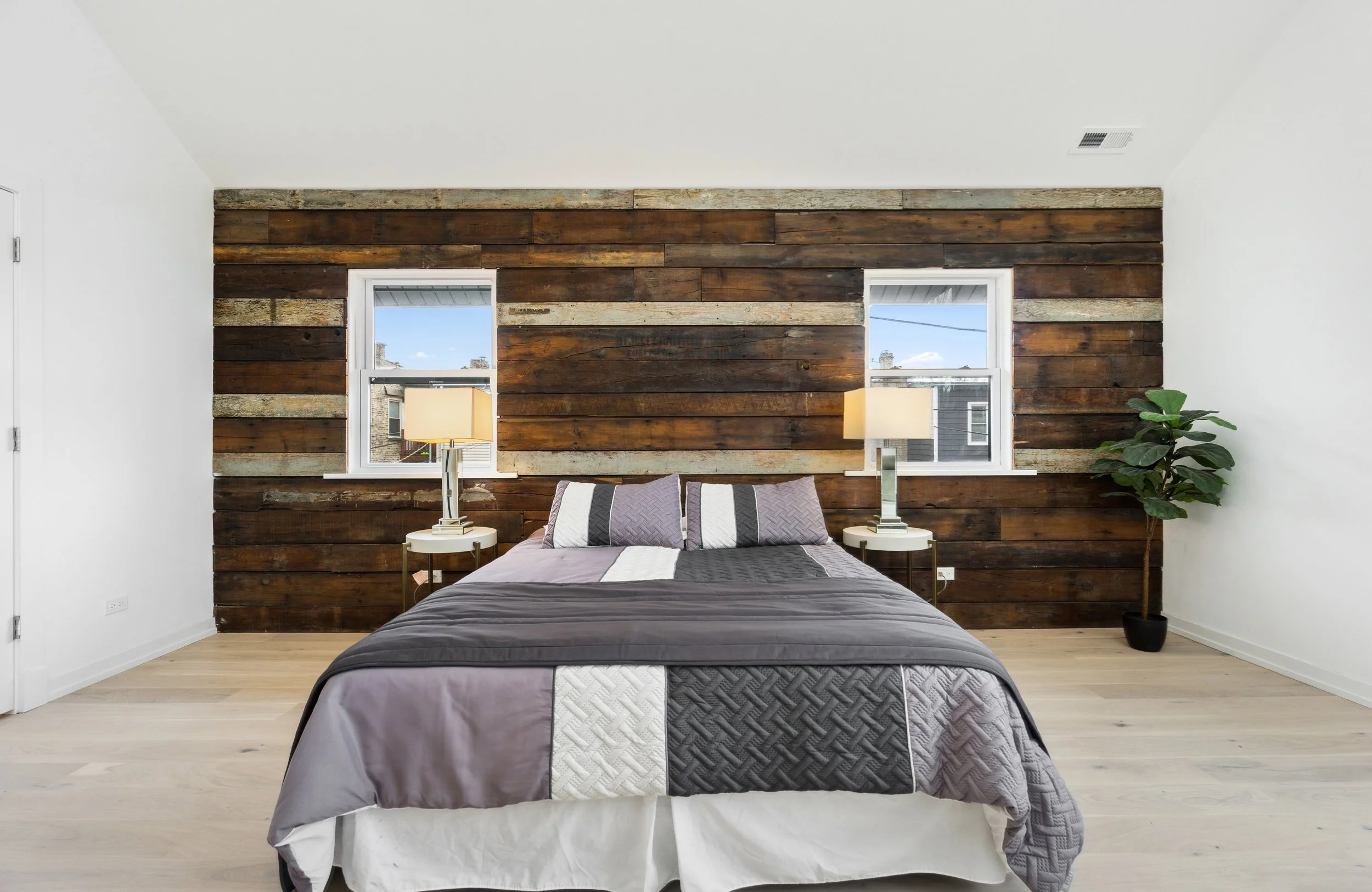 15_4722WestBellePlaineAve_2034_HiRes_crop.jpg