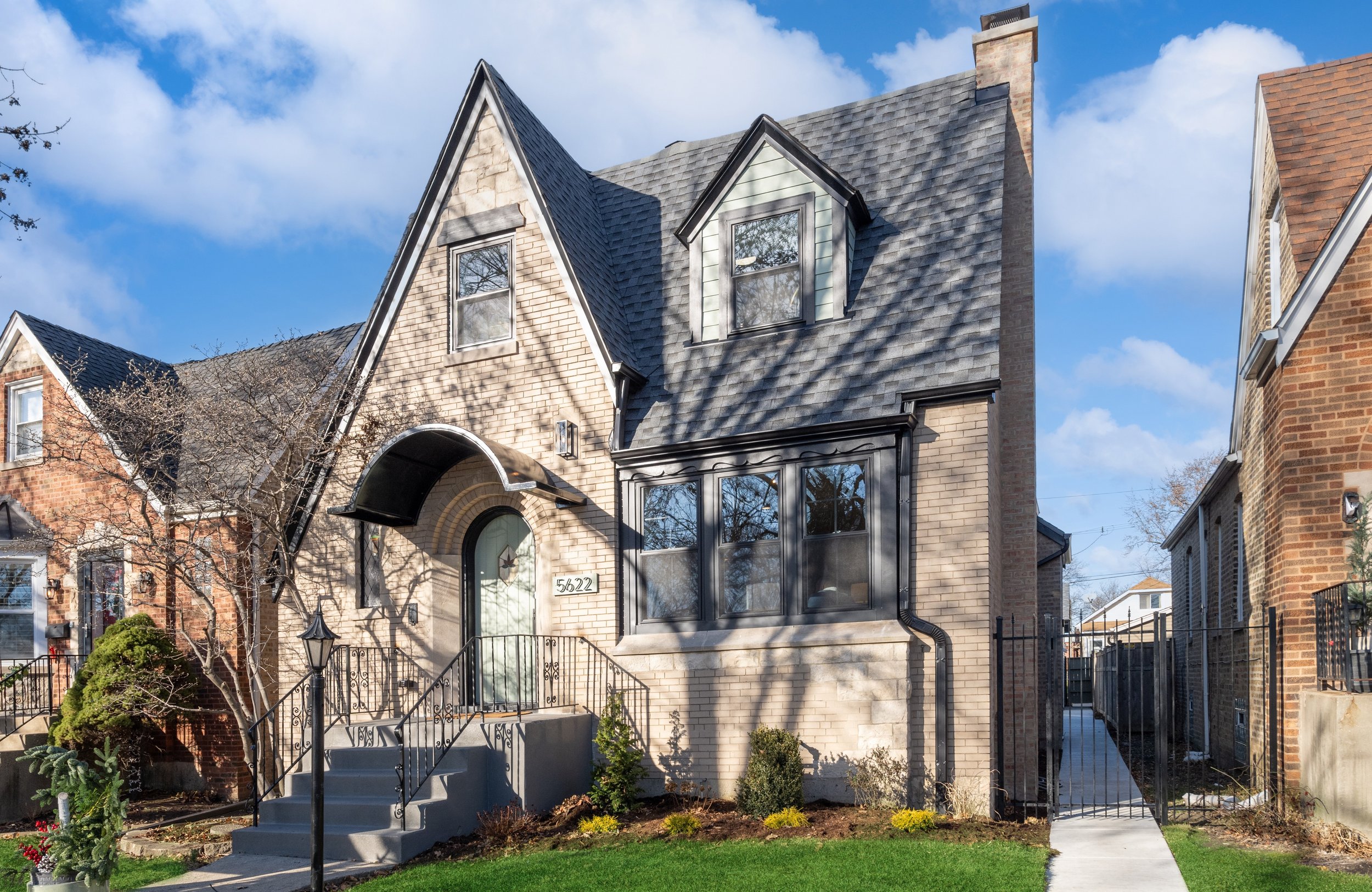 01_5622-W-Cullom-Ave_Print_crop.jpg
