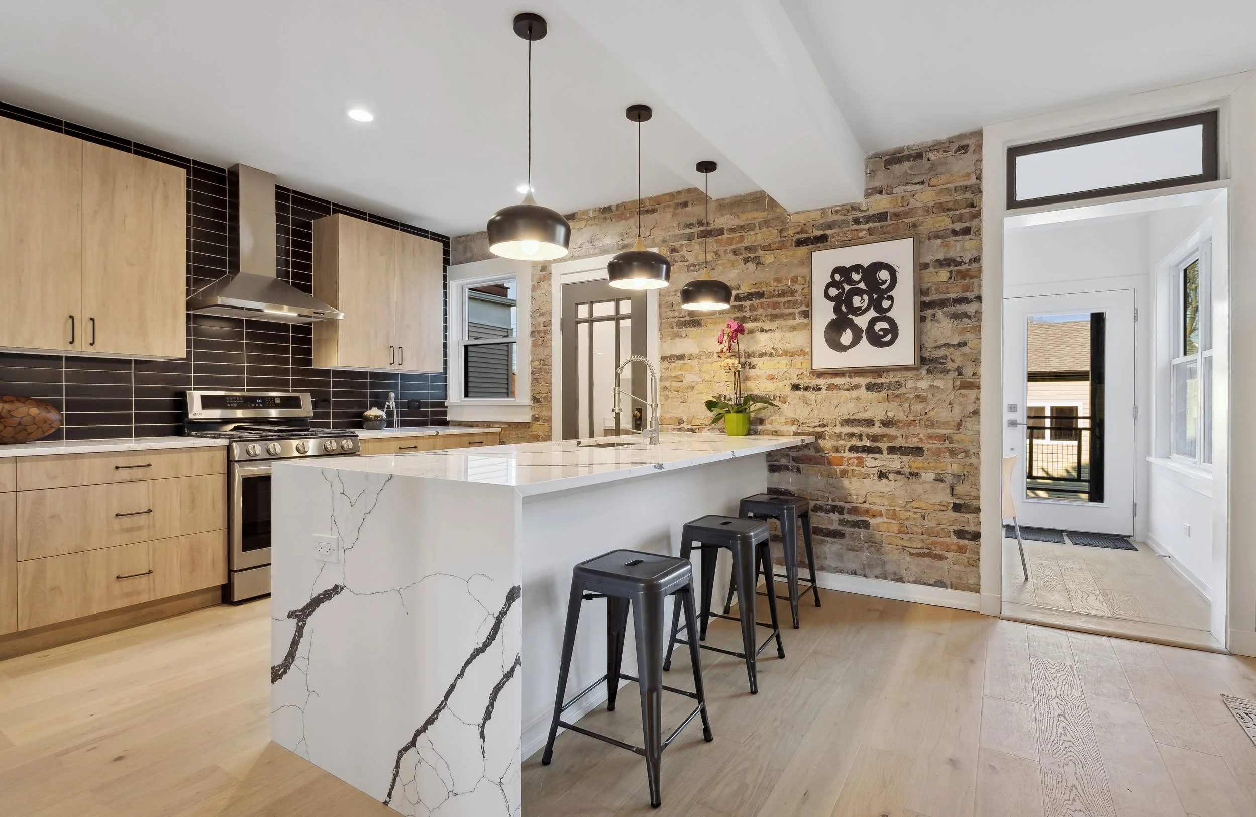 10_5622-W-Cullom-Ave_Print_crop.jpg