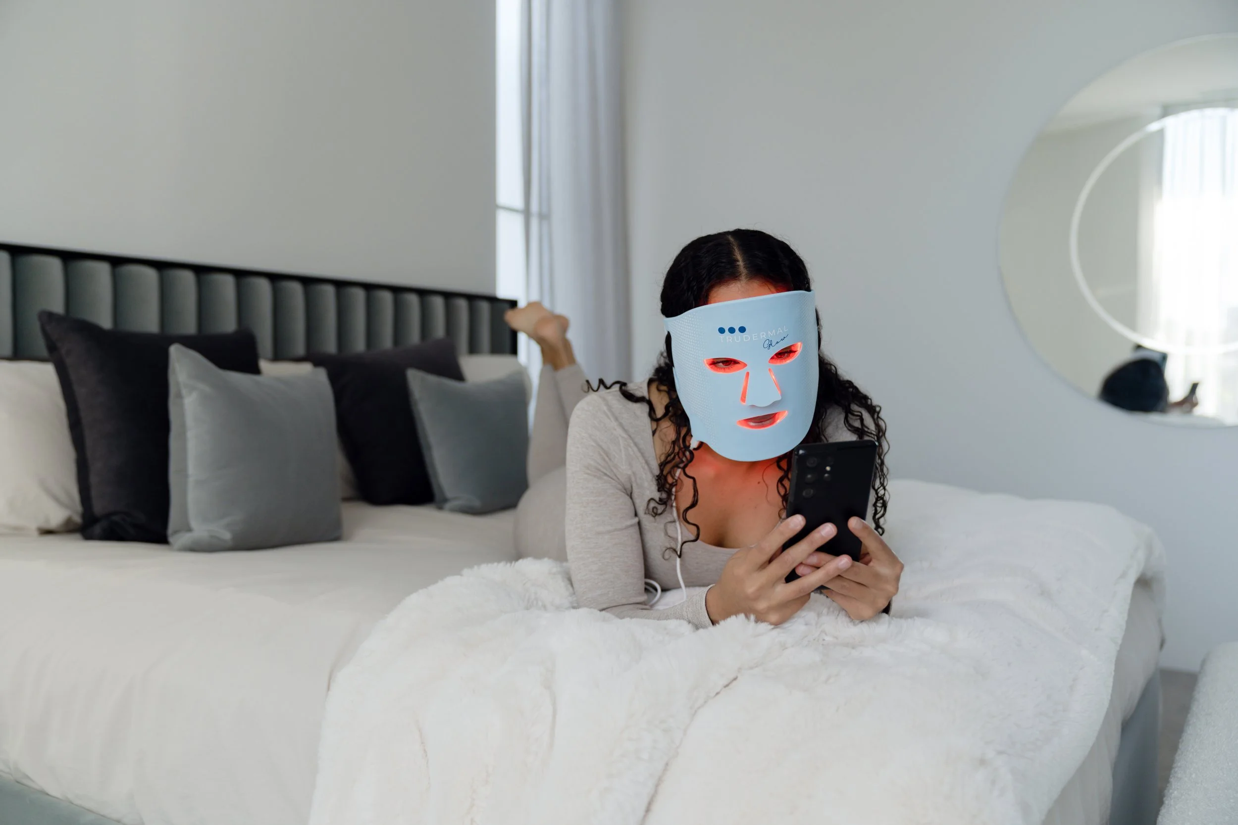 05_trudermal-glow_bedroom-lifestyle.jpg