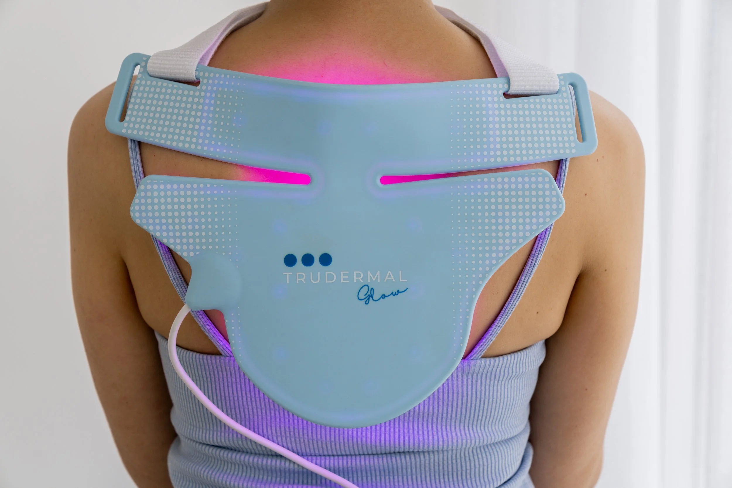 5 trudermal-led-mask-neck-decolletage-light-on.jpg