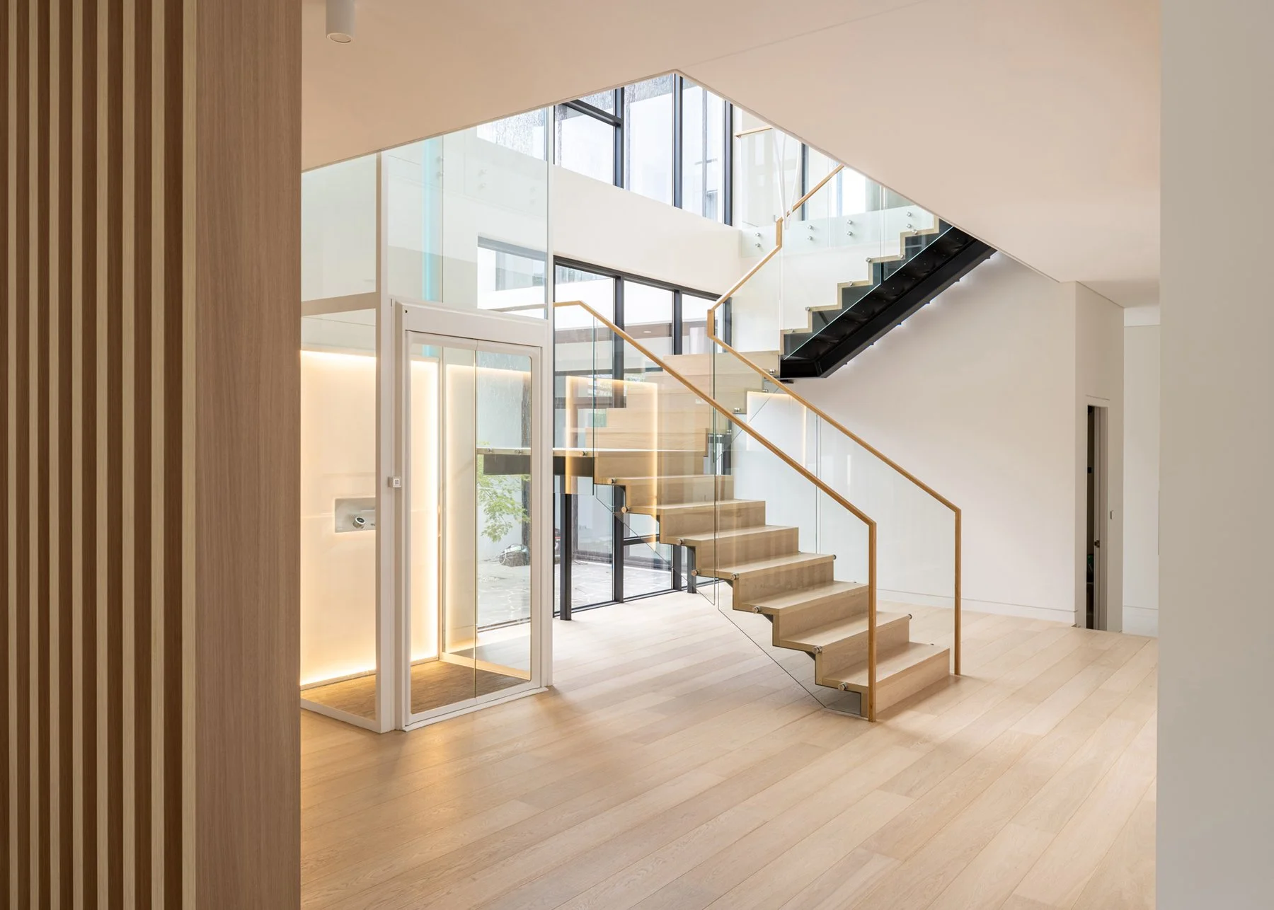 riesling-oak-engineered-timber-flooring-greenwich-02-stair.jpg