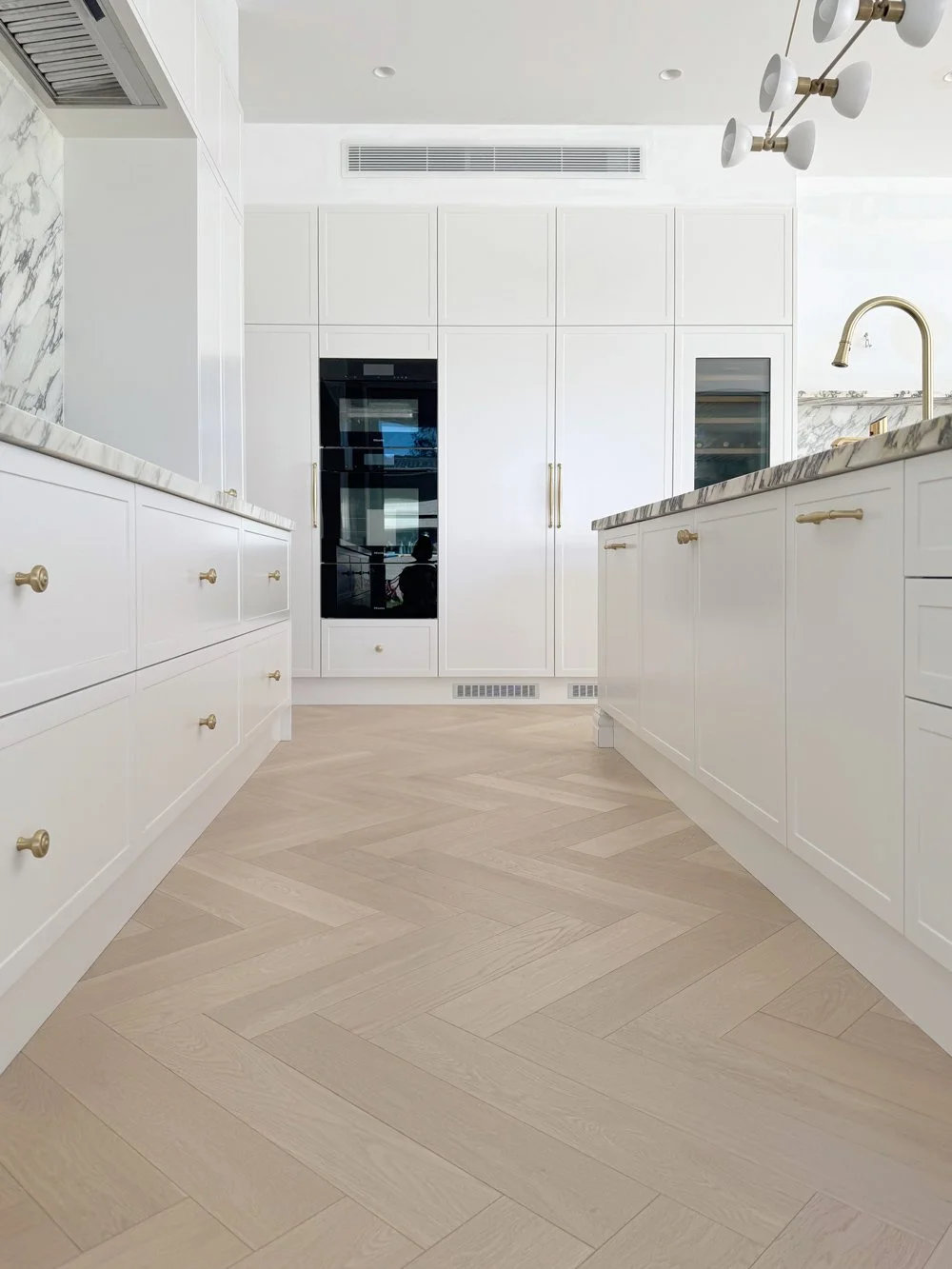 riesling-oak-herringbone-engineered-timber-flooring-west-pymble-02-kitchen.jpg