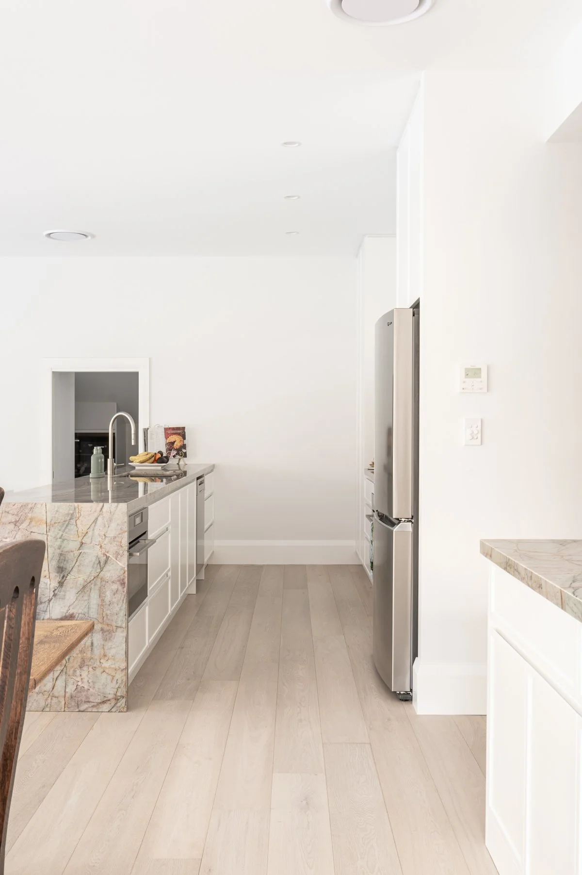 lalegno-witmat-light-grey-oak-flooring-lindfield-hallway-kitchen-03.jpg