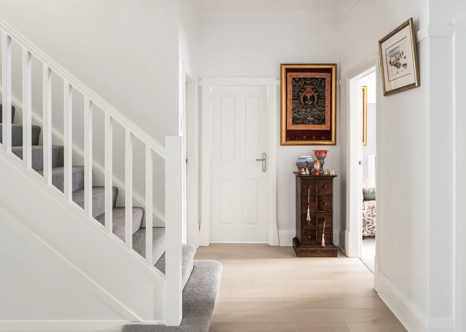 lalegno-witmat-light-grey-oak-flooring-lindfield-hallway-staircase-01.jpg