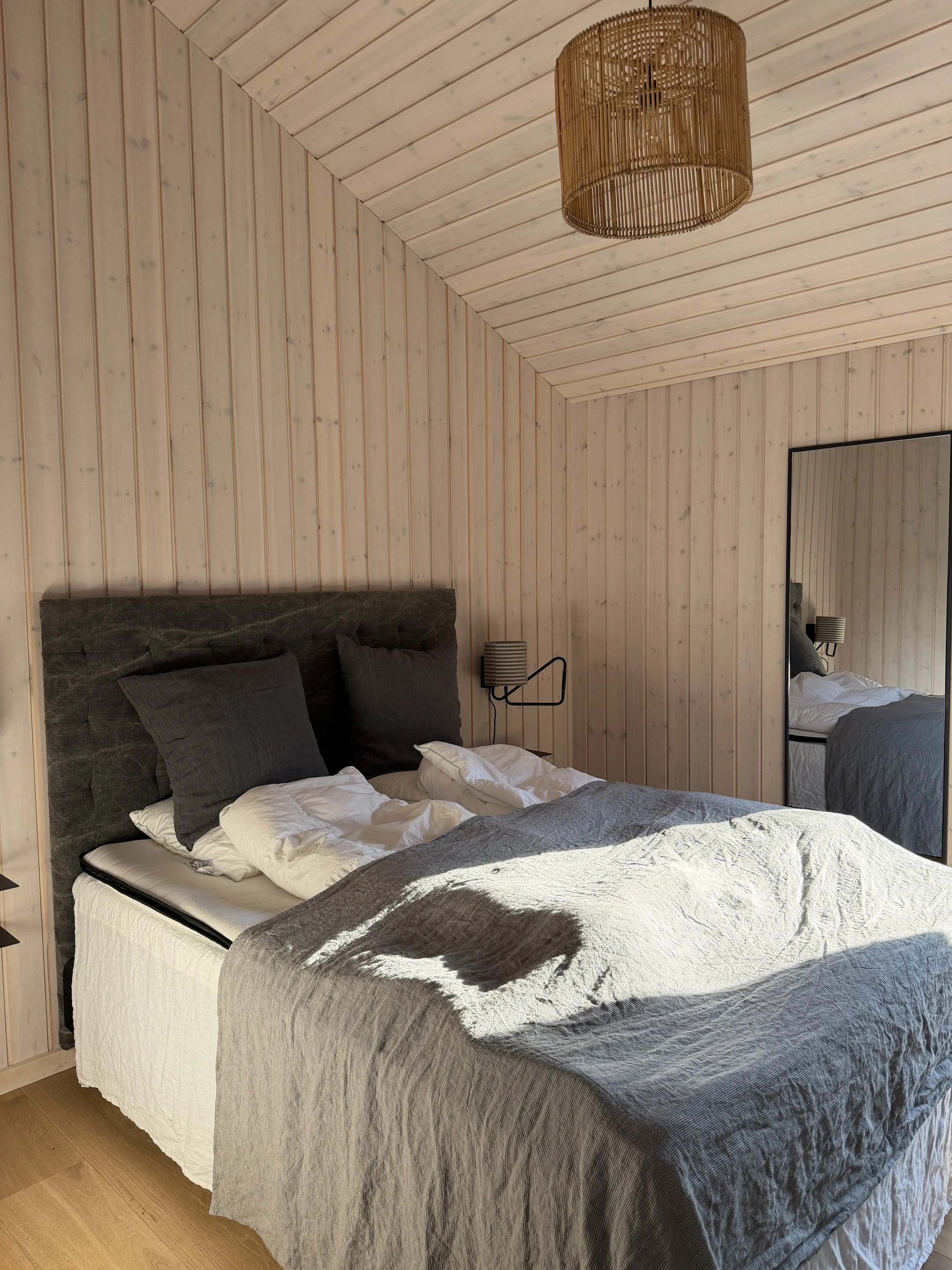 Fyrrehuset værelse.JPG