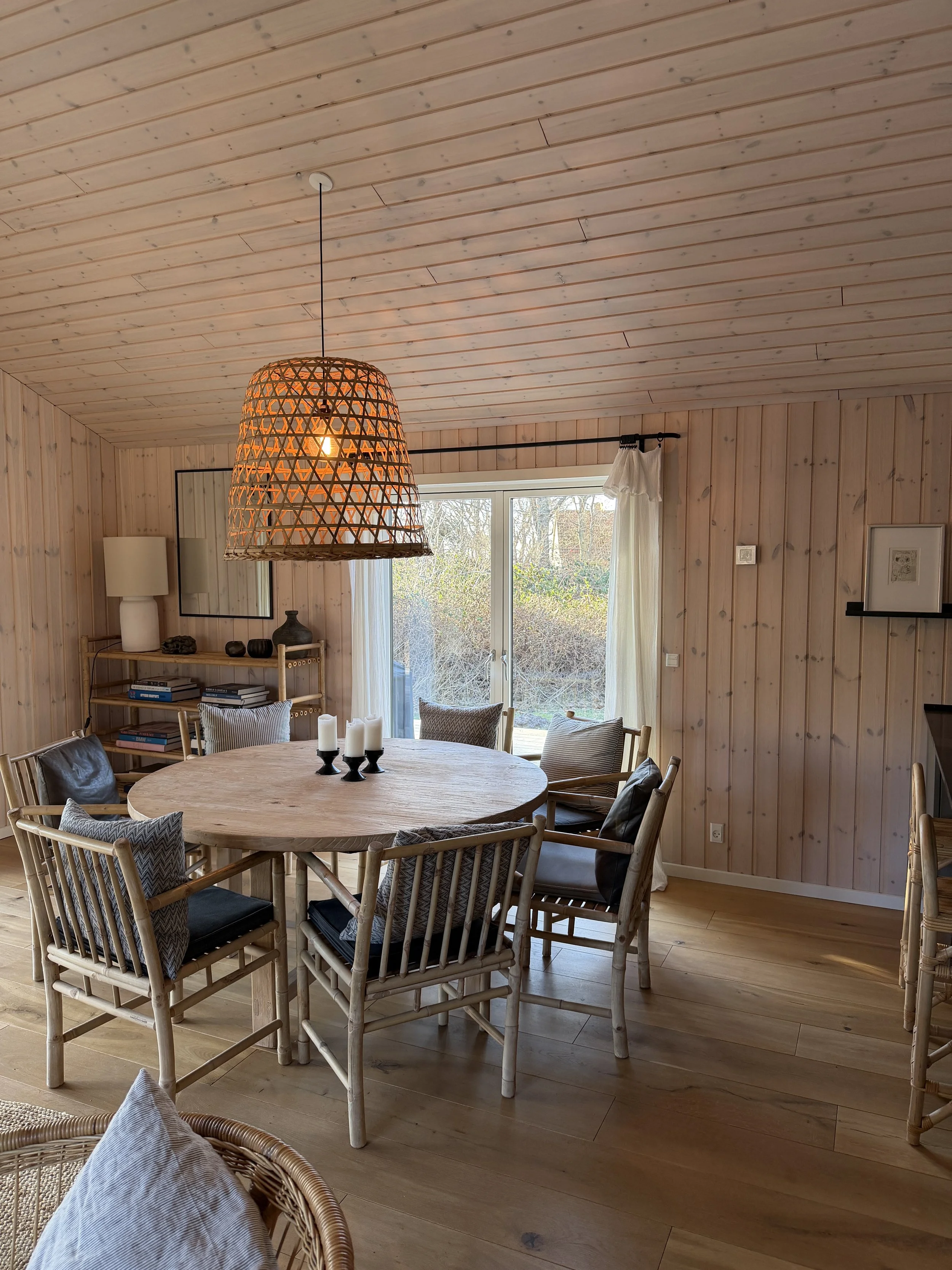 Birkehuset spisebord.JPG