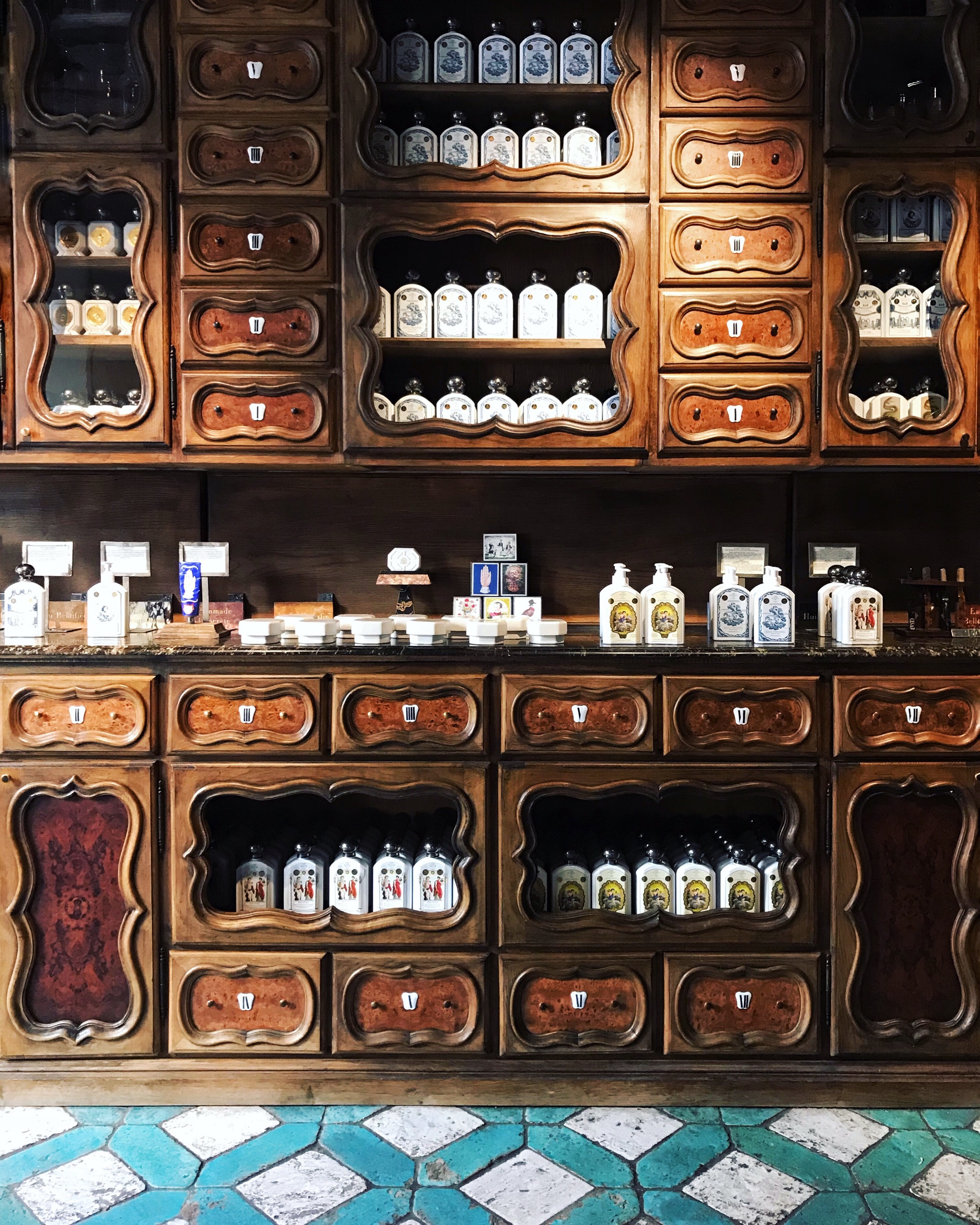 PLACES + THINGS: Perfume by L'Officine Universelle Buly 1803 — APT La  Fayette