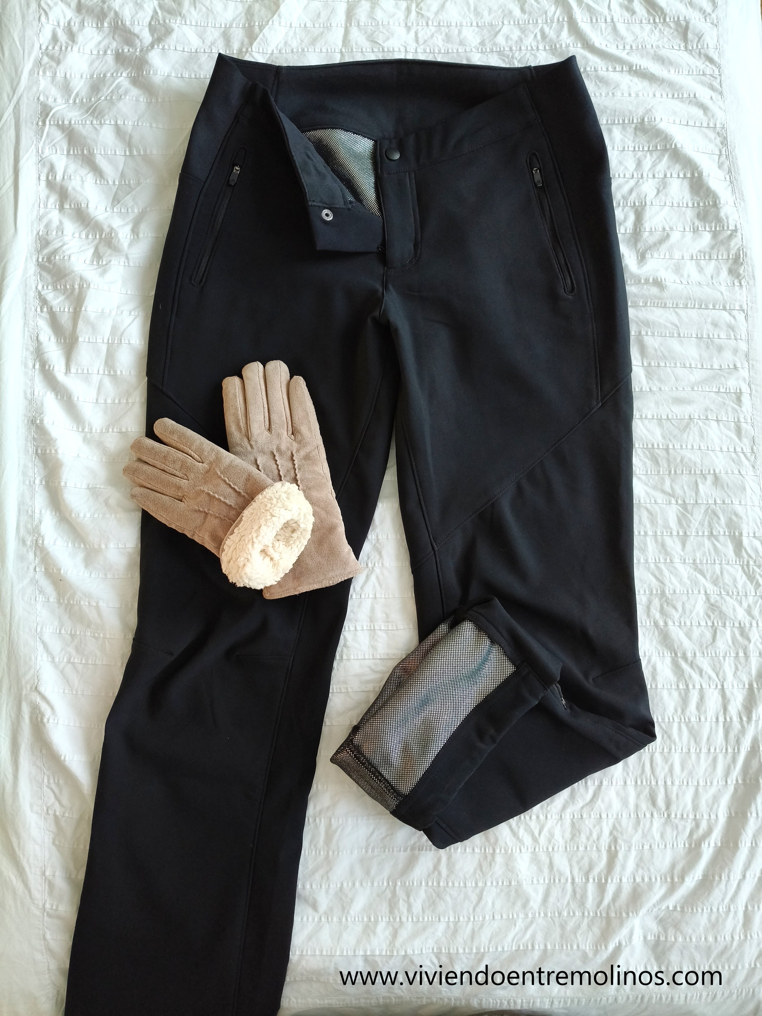 Pantalón impermeable de senderismo y guantes de invierno