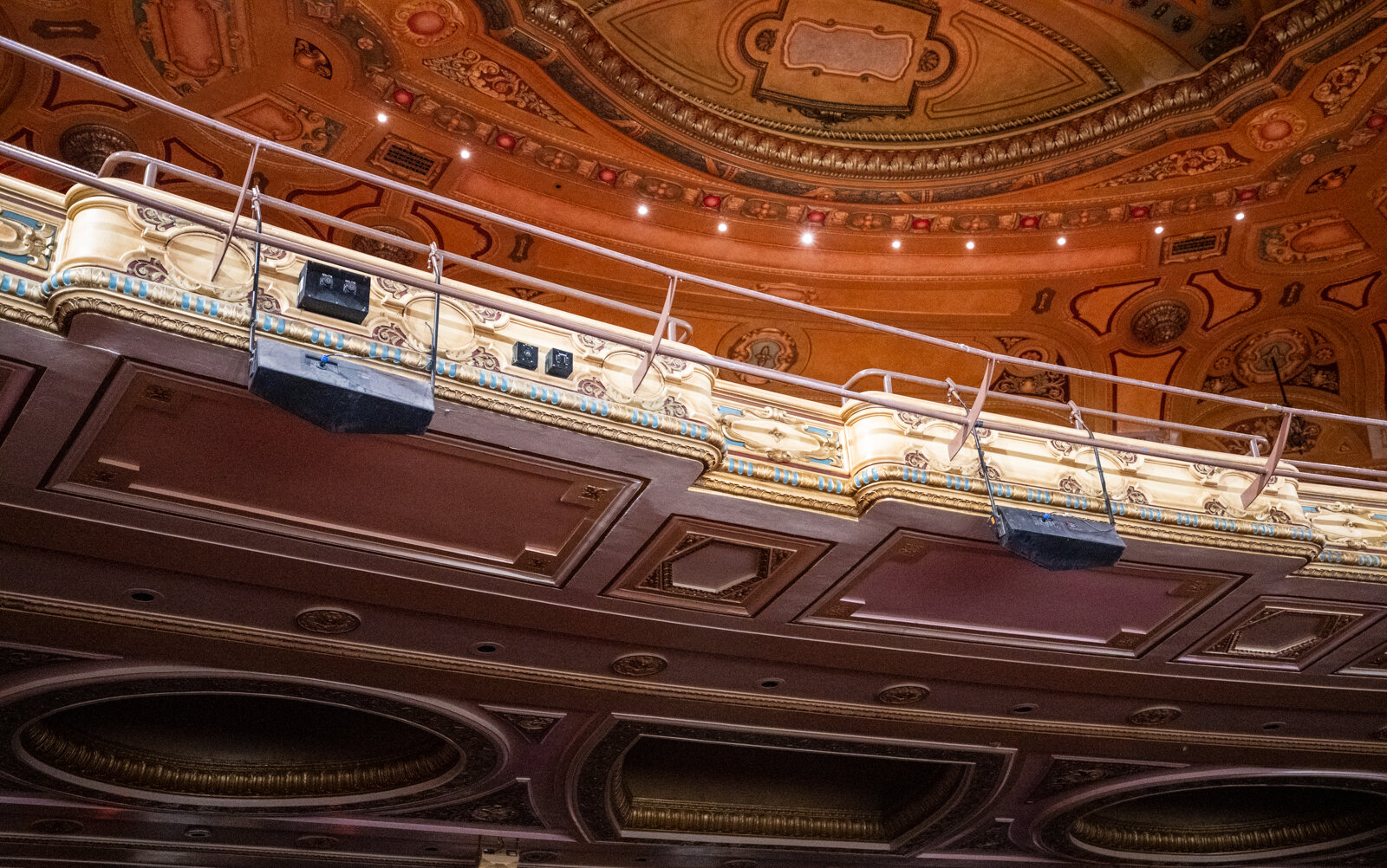  Sheas Buffalo main theatre ceiling view with balcony hanging under the ceiling 