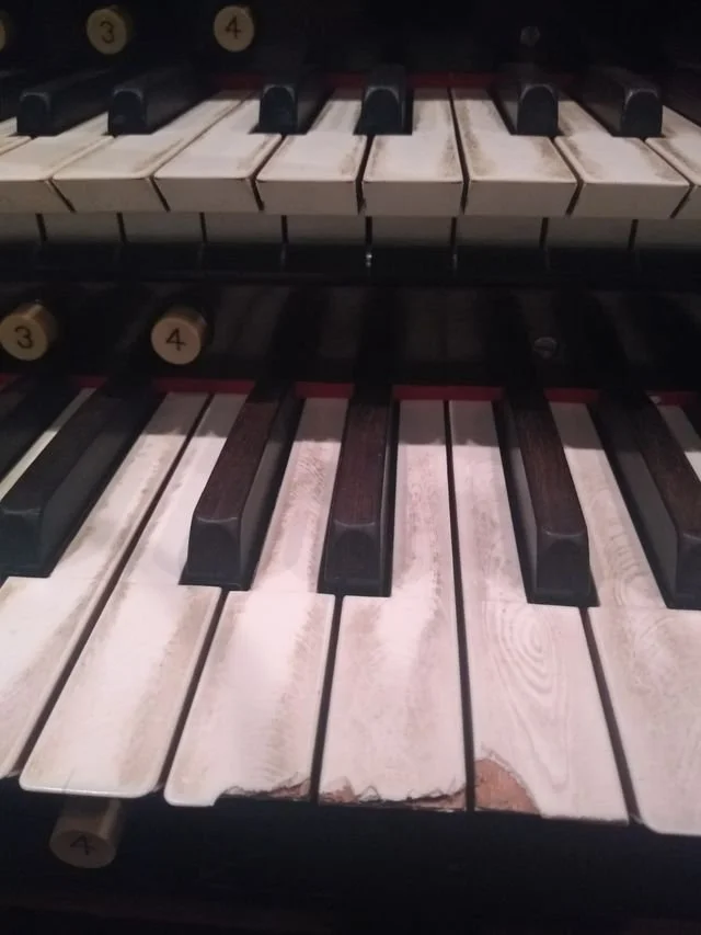 1 - damaged Kilgen keys.jpeg