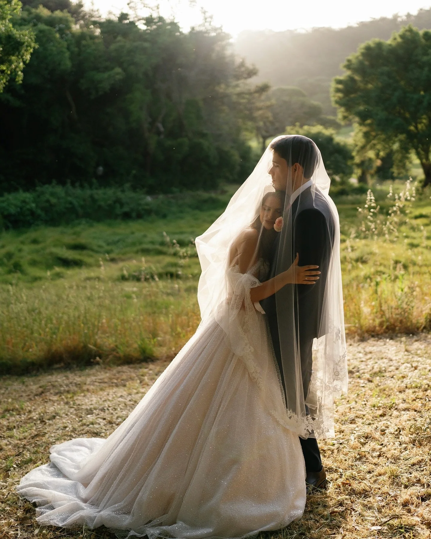A fairytale love like this 🩷
Rita + Tom&aacute;s, may 2025

Venue: @penhalongaresort
Dress: @maggiesotterodesigns 
Makeup &amp; Hair: @raquelbatalha.makeup 
Photographer: @patdecarvalhofotografia
Videographer: @hugosousafilms 

#portugalweddingphoto