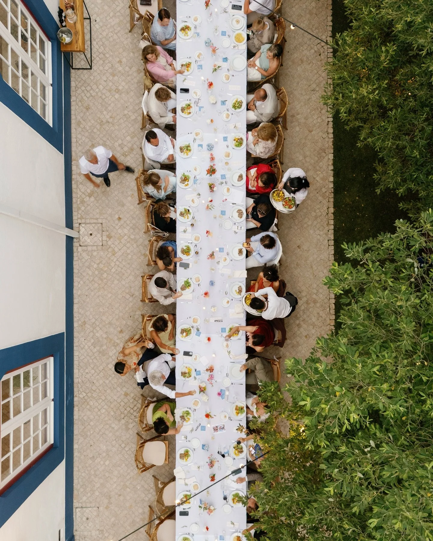 Quinta da Bichinha is one of those wedding venues that truly feels like home.
And so do Evelyn and Sebastiaan. 

Throwback to one of my favourite weddings this season - a June day filled with laughter, happy tears, and all the good energy.
Here&rsquo