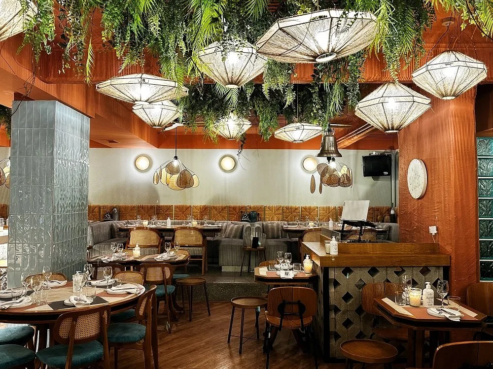  Forte is the new fun Greek restaurant in the heart of Kolonaki, on the historical Haritos Street, at number 43.  This restaurant sets our nights on fire by playing Greek music while it combines comfort and fun.  However, its asset is the cuisine of 