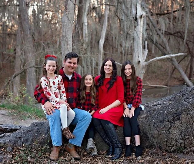 This is always my favorite season of photography, getting to meet new families and see past clients that have become more like family and friends. Loved every second of getting to meet this sweet family and create memories for them!!
#restinginhope #