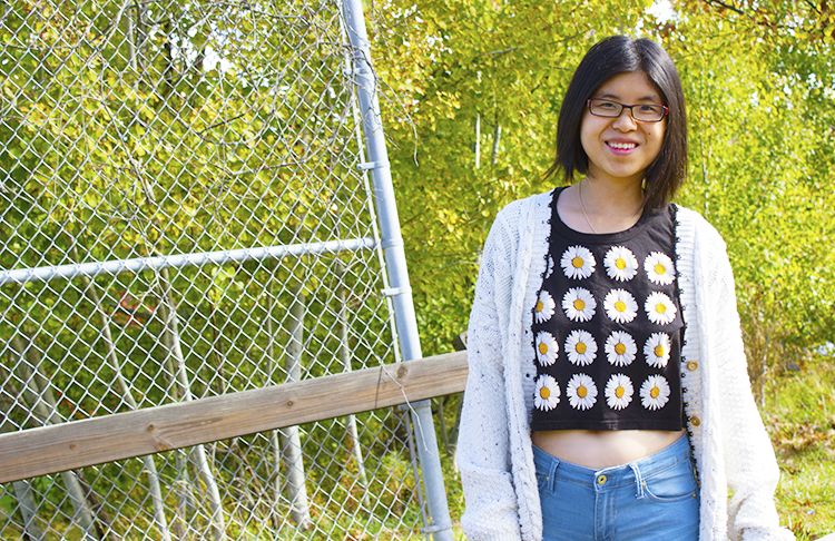 Fall outfit with UrbanOutfitters Cropped Daisy Tee, Chunky Cardigan, Jeans and White Converse high tops