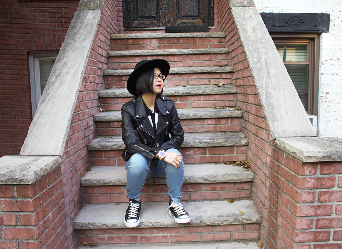 Maplewood & sandalwood JORD watch styled with a cool fall outfit featuring ZARA leather jacket, jeans, hat, and Converses