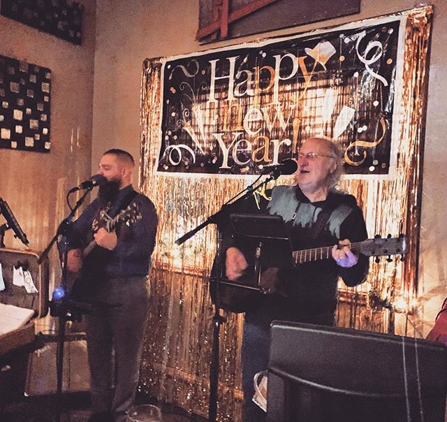 The New Years Special is underway here at the @mansionhousesh with @mattmiskie ! We&rsquo;re playing 2019 outta here and welcoming 2020! 
#NewYearsEve #NewYears #goodbye2019 #Hello2020 #livemusic #localmusic #mansionhouseofsummithill
