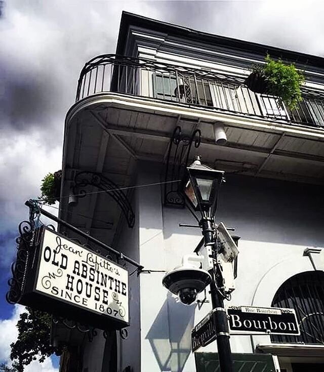 It's a beautiful day to live in New Orleans! Happy Lundi Gras from our Krewe to yours! 📷: @trio.of.weirdos⠀
.⠀
.⠀
.⠀
.⠀
.⠀
.⠀
#nola #thisisnola #onlyinnola #cityofyes #oldabsinthehouse #bourbonstreet #bourbonst #bourbonstreetnola #neworleans #follow