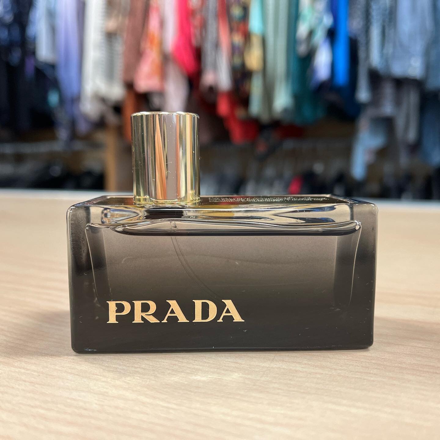 Anothe PSA .. and I think this one is discontinued??? Prada L&rsquo;eau Ambree 1.7oz $300 online price. Our price $69 🙂
.
.
#uptownattic #designerconsignment #prada #eaudeparfum #hudsonvalleyny #gardinerny #womenownedbusiness #psa